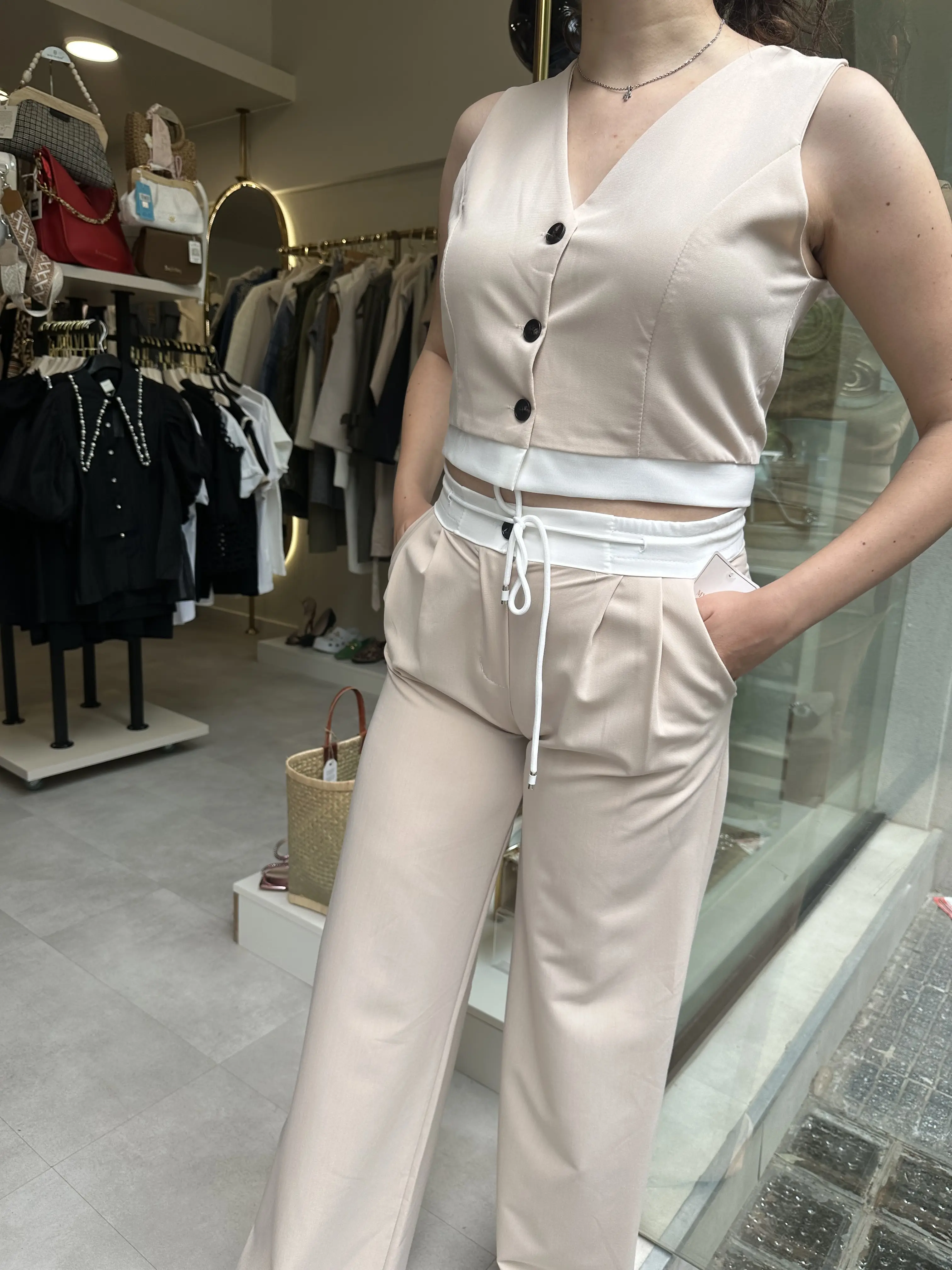 Σετ Μπεζ με Γιλέκο και Παντελόνι