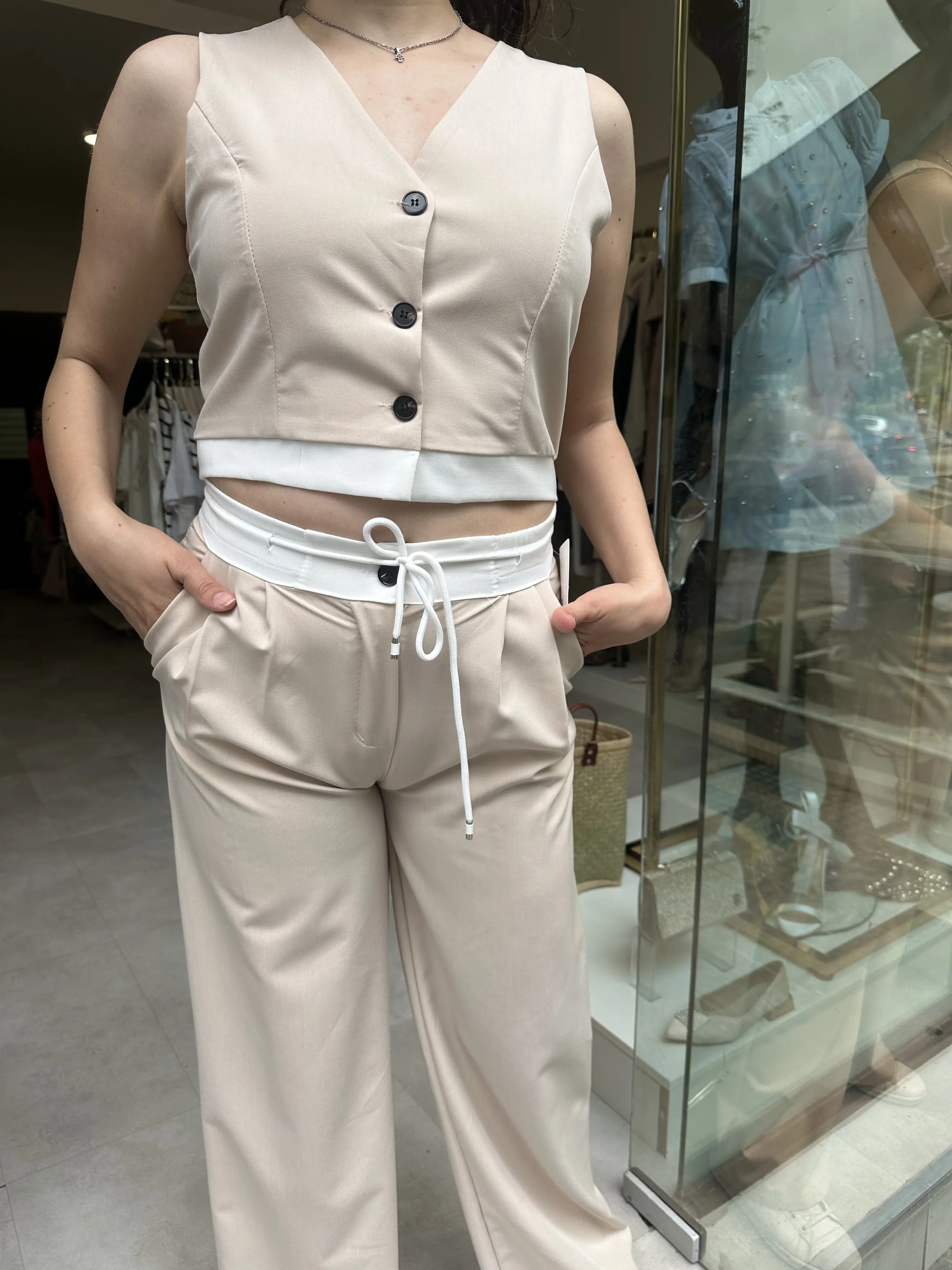 Σετ Μπεζ με Γιλέκο και Παντελόνι