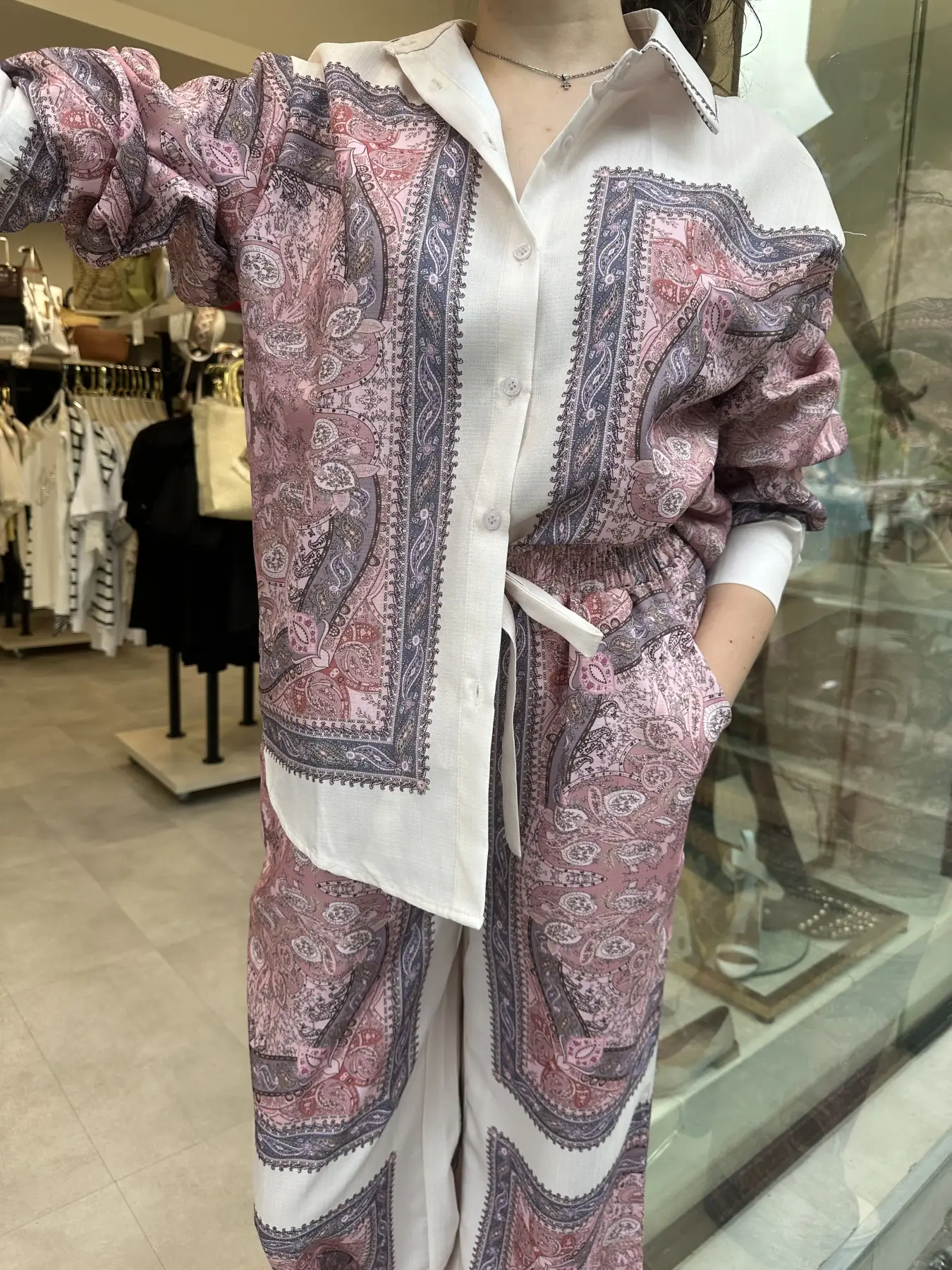 Εμπριμέ Oversized Σετ Με Πουκάμισο και Παντελόνα