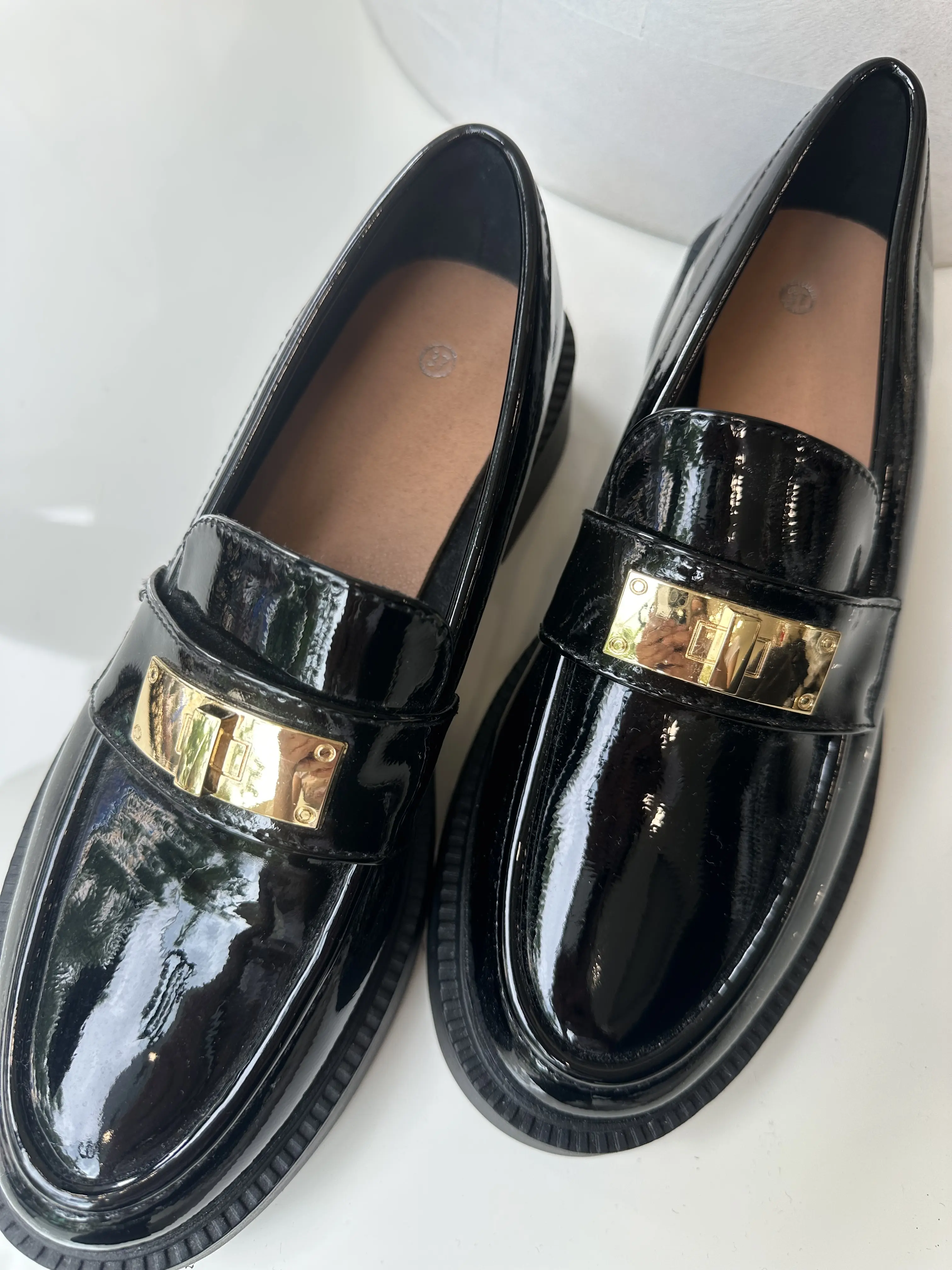 Μοκασίνια Μαύρα με Χρυσή Τόκα