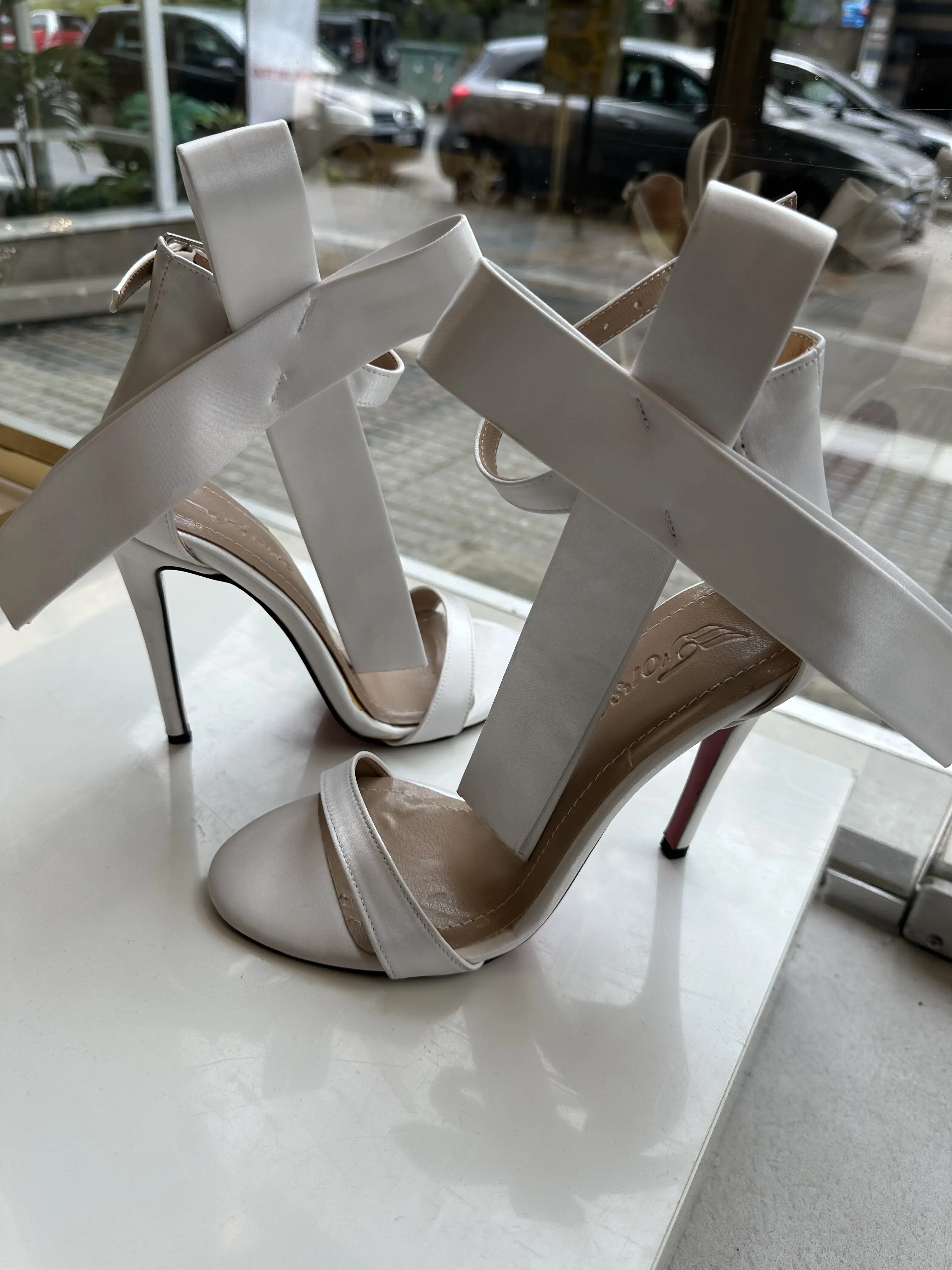 Λευκό Πέδιλο με Φιόγκο