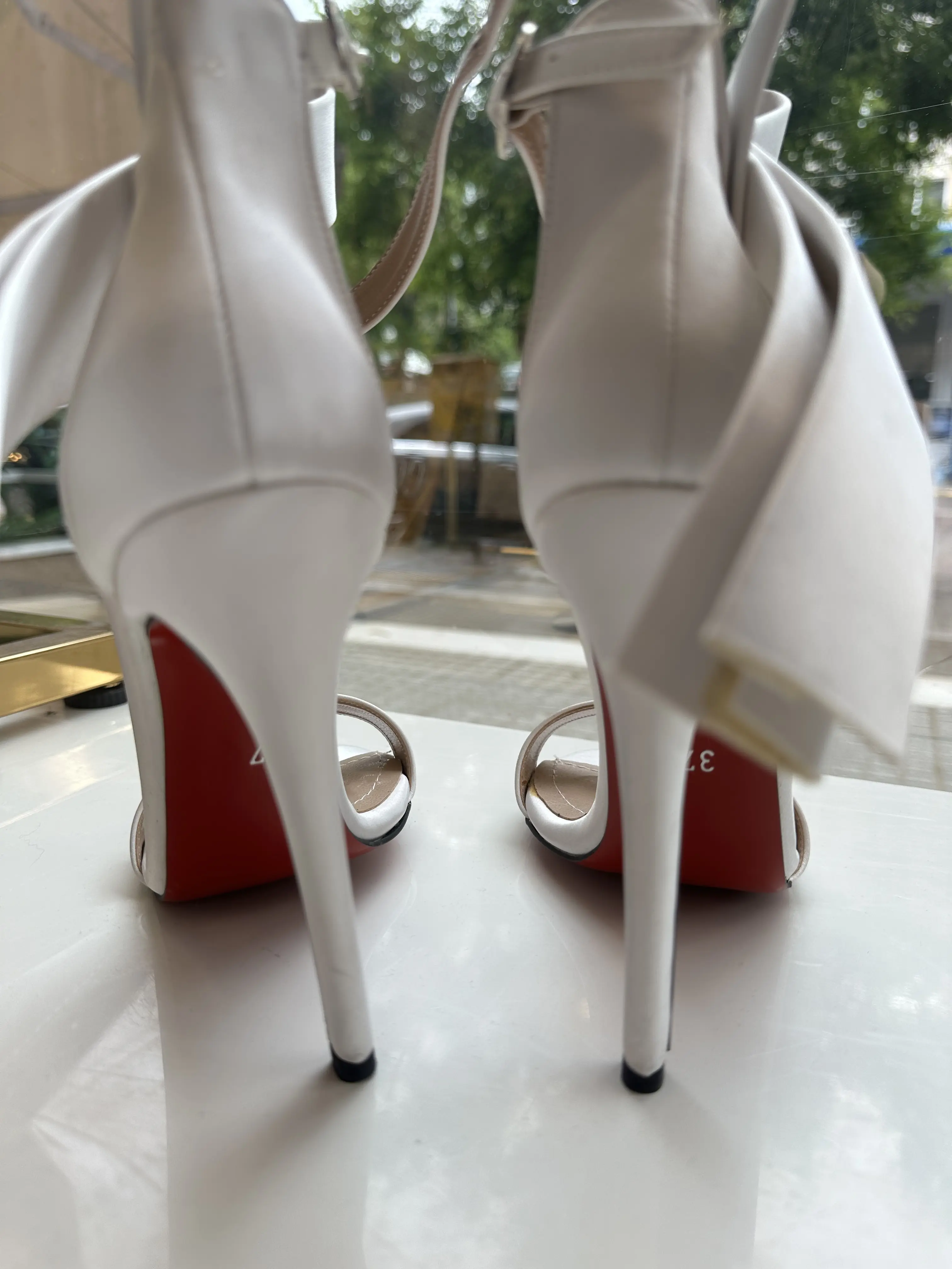 Λευκό Πέδιλο με Φιόγκο