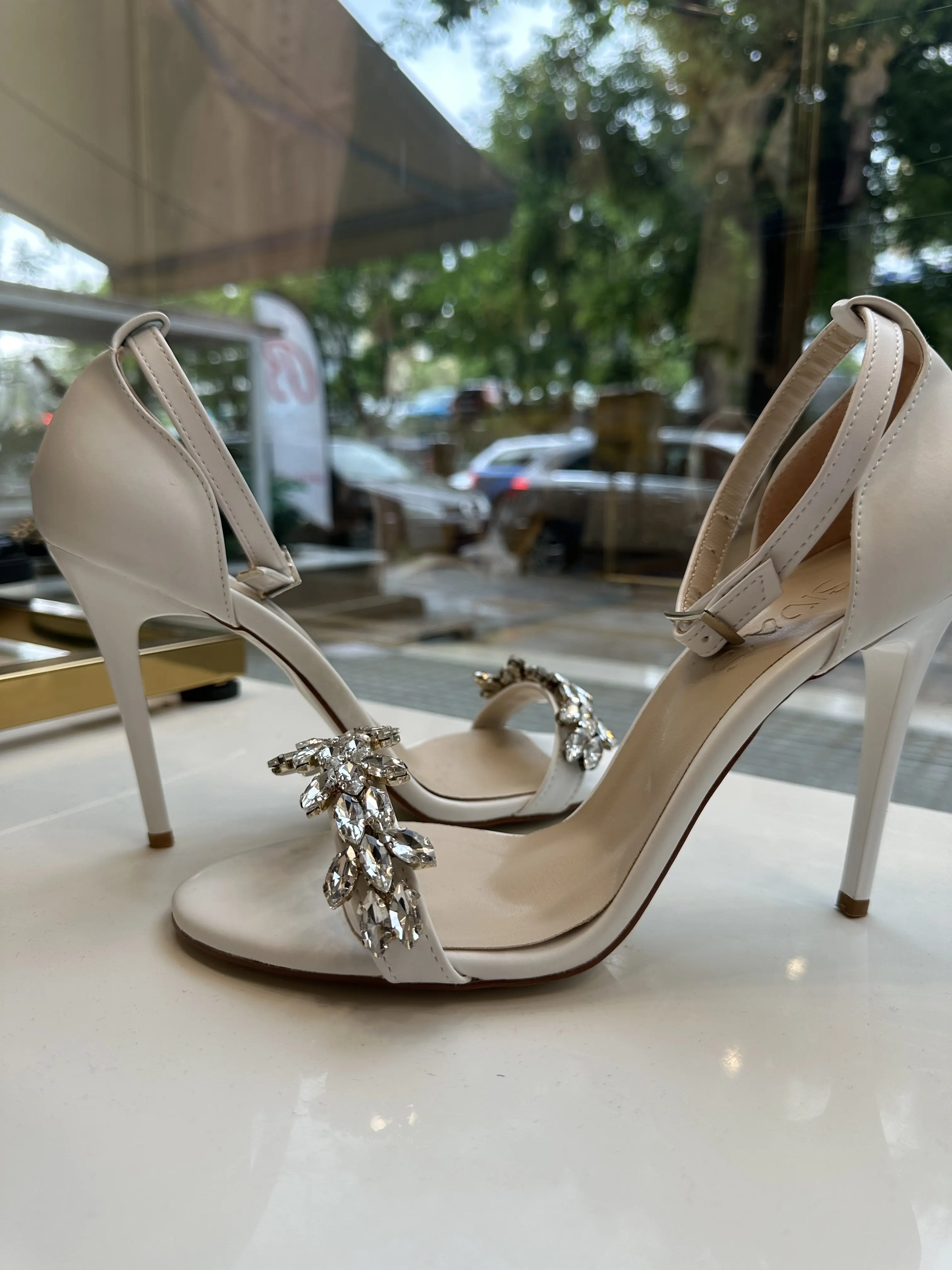 Λευκό Πέδιλο με Στρας