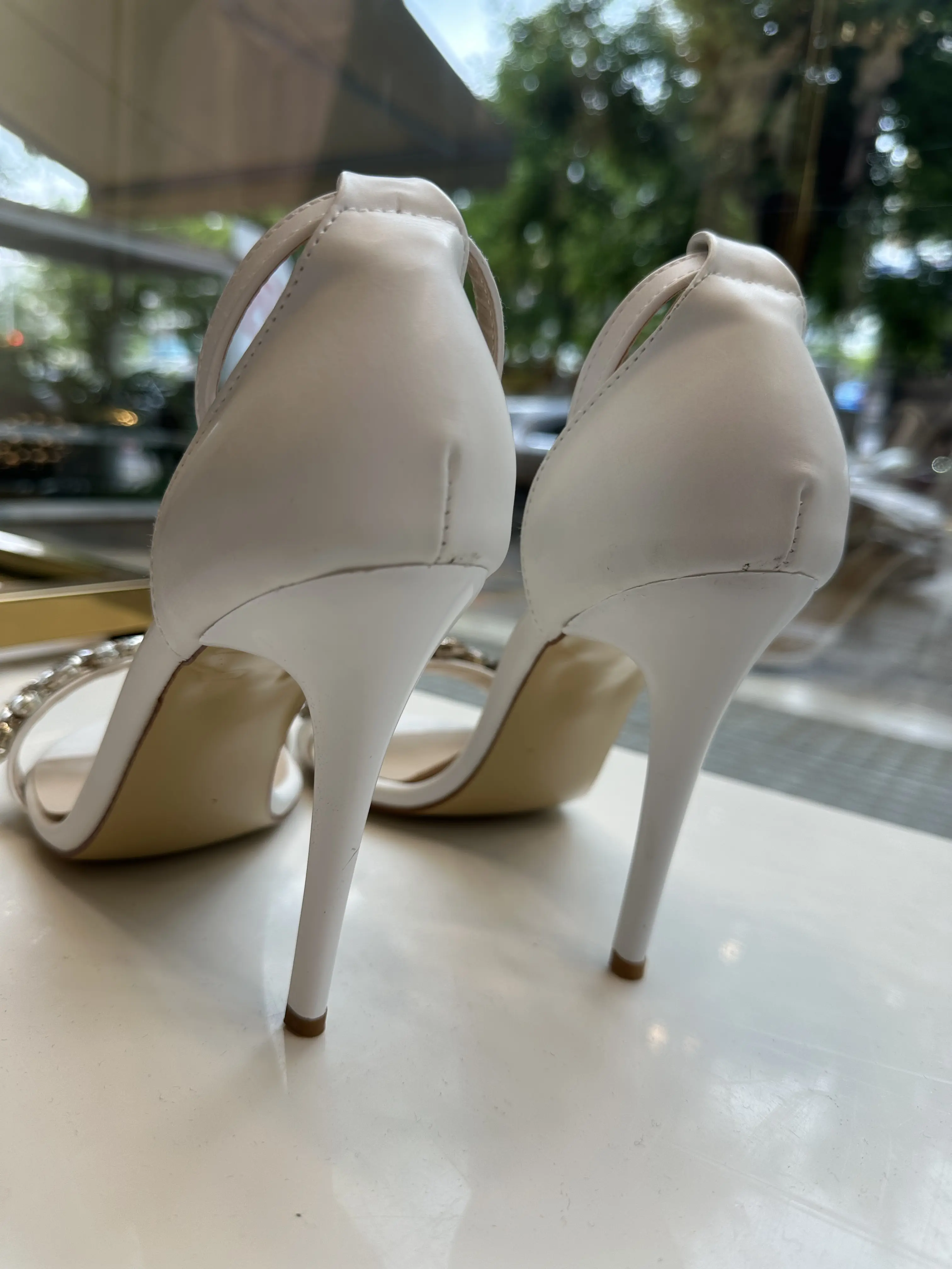 Λευκό Πέδιλο με Στρας