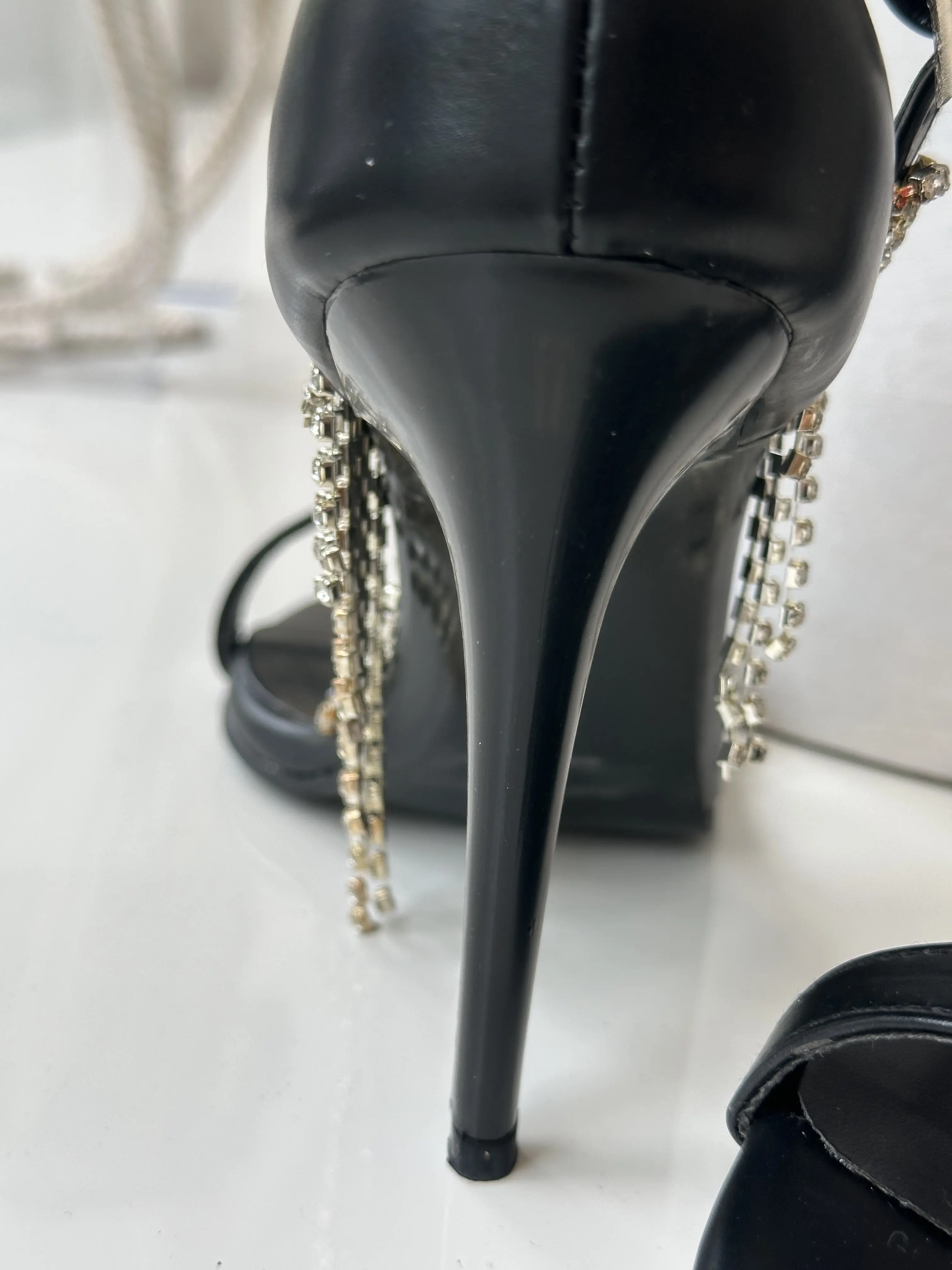 Μαύρο Πέδιλο με Στρας