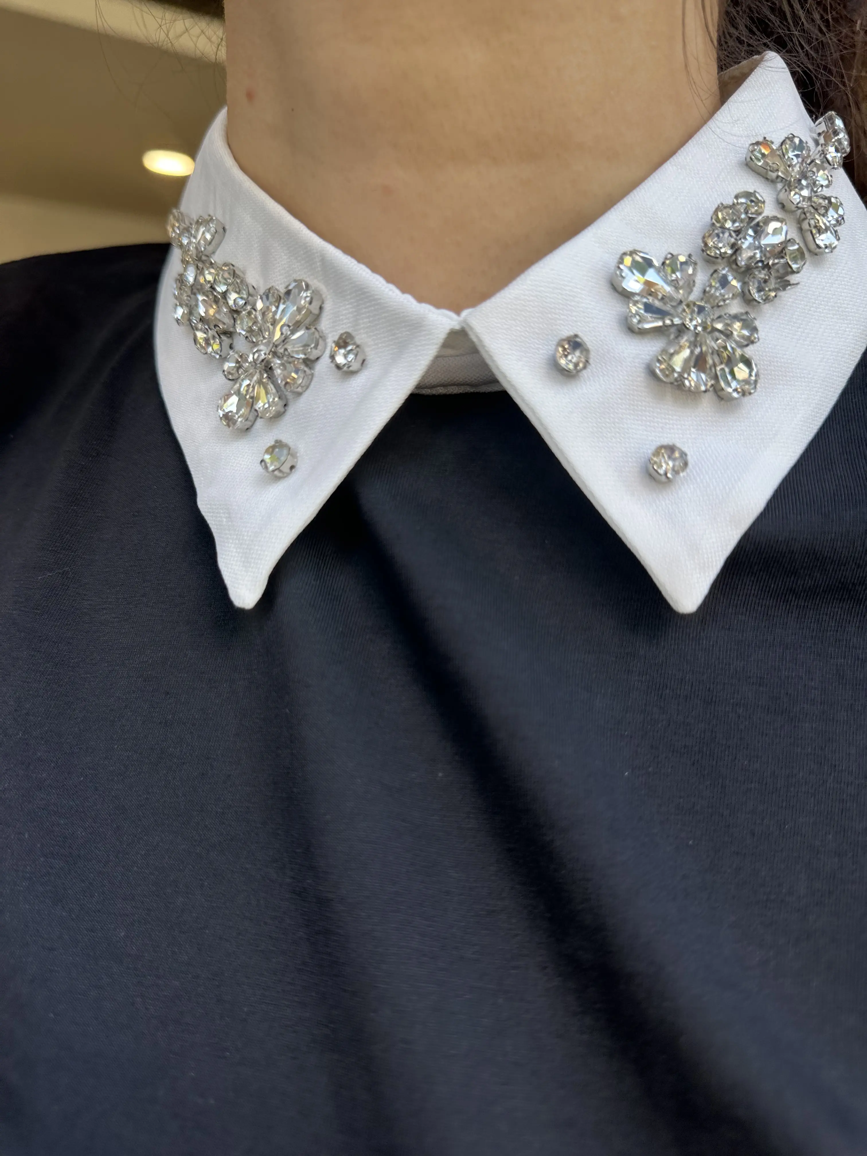 Μπλούζα στράς στο γιακά