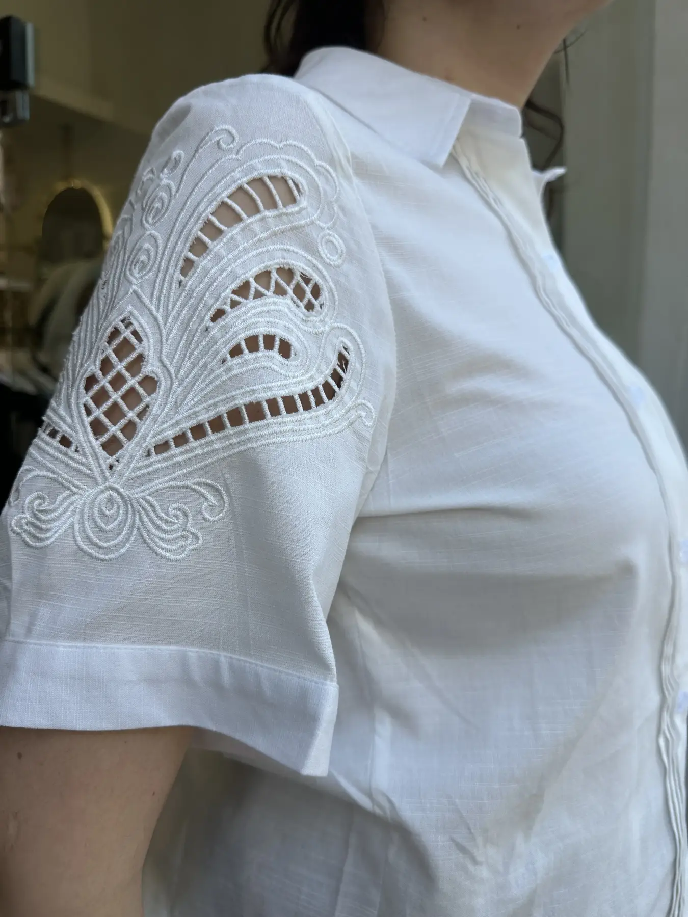 Πουκάμισο λευκό με κέντημα