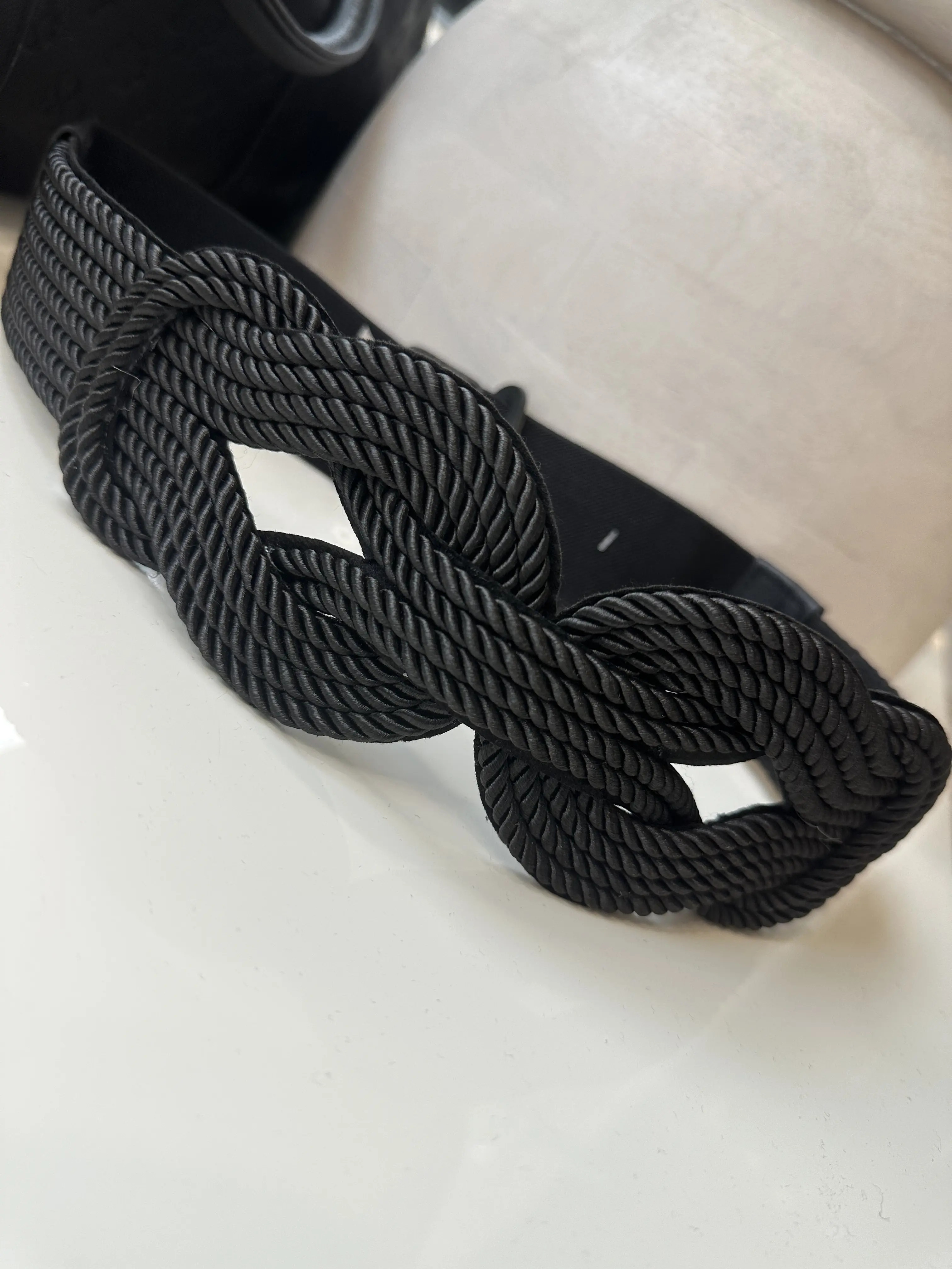 ΄Μάυρη ζώνη με κορδόνια πλεχτή