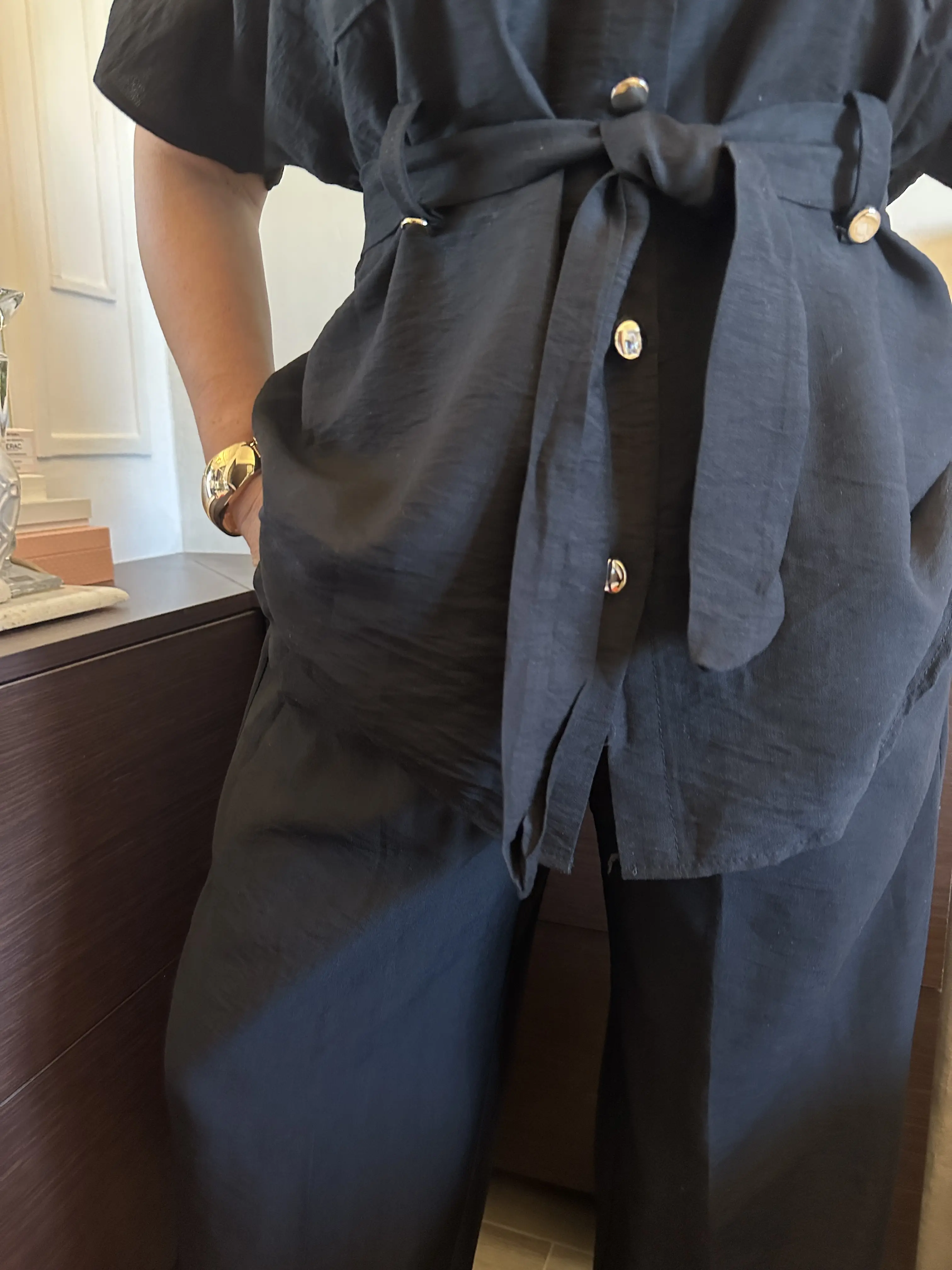 Μαύρο σετ παντελόνα με ζωνάκι στη μέση