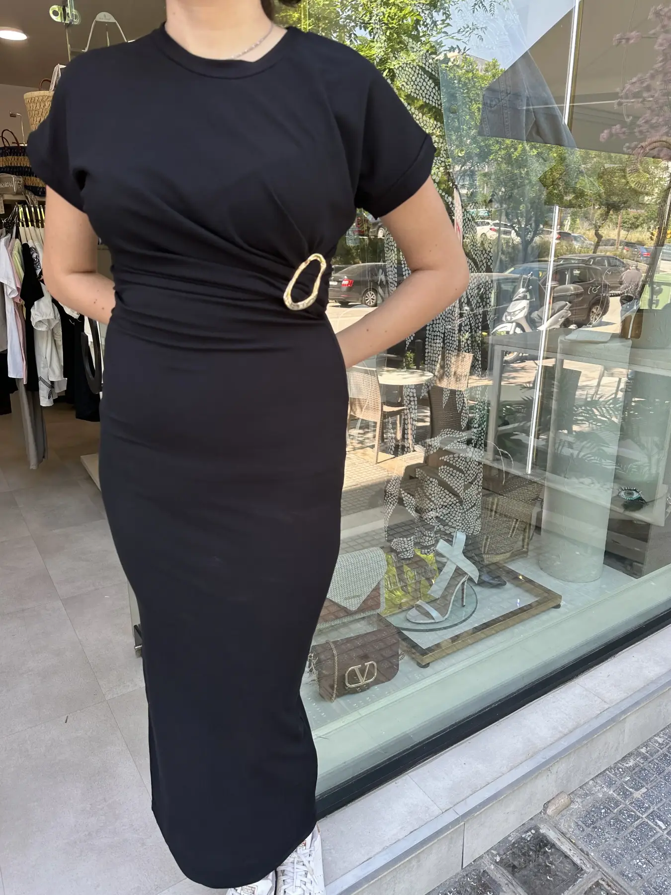 Μαύρο ρίπ φόρεμα με χρυσή λεπτομέρεια