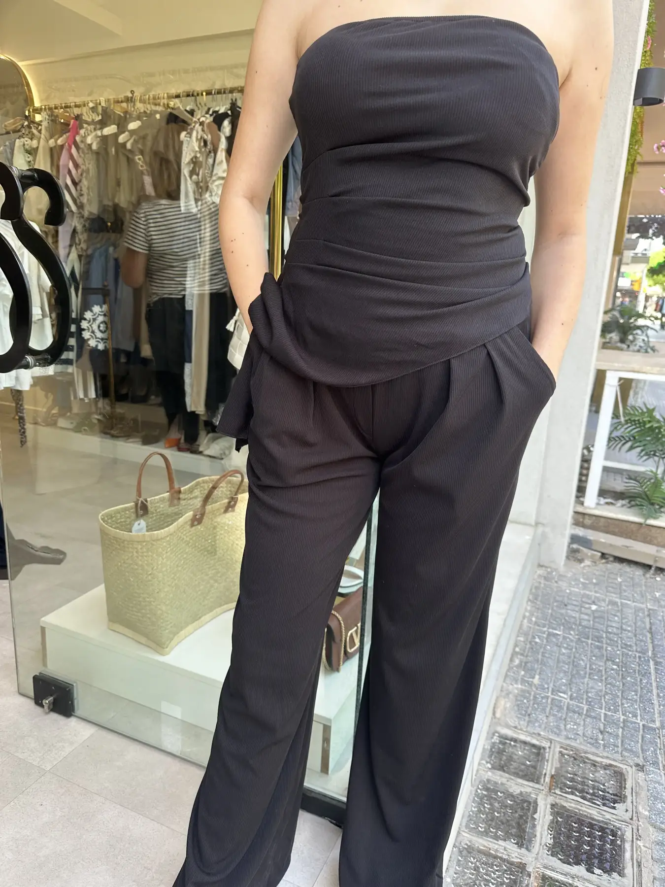 Μαύρο σέτ στράπλες με ασσύμετρη μπλούζα και παντελόνα