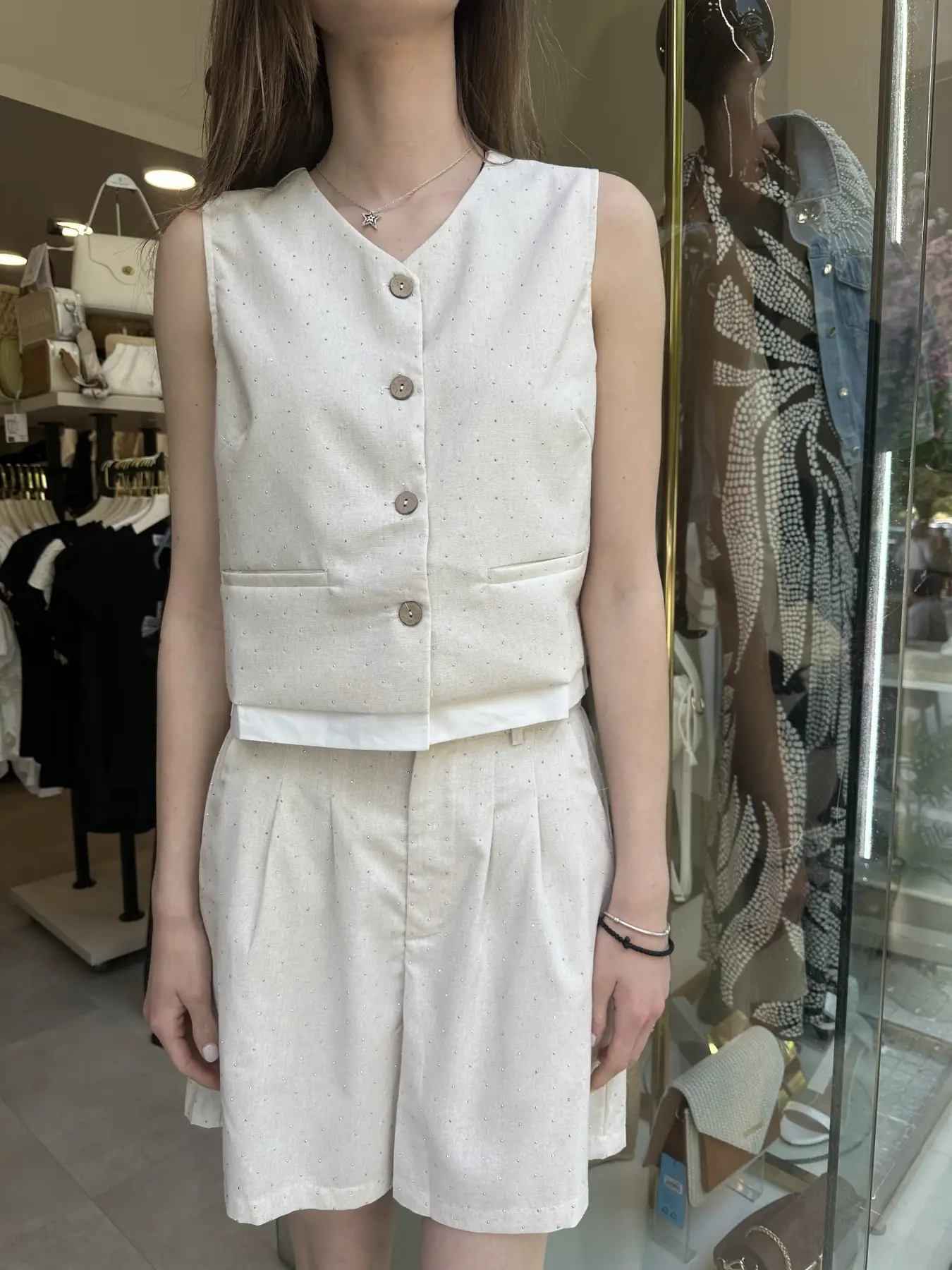 Beige σέτ γιλέκο βερμούδα με λεπτομέρεια στράς