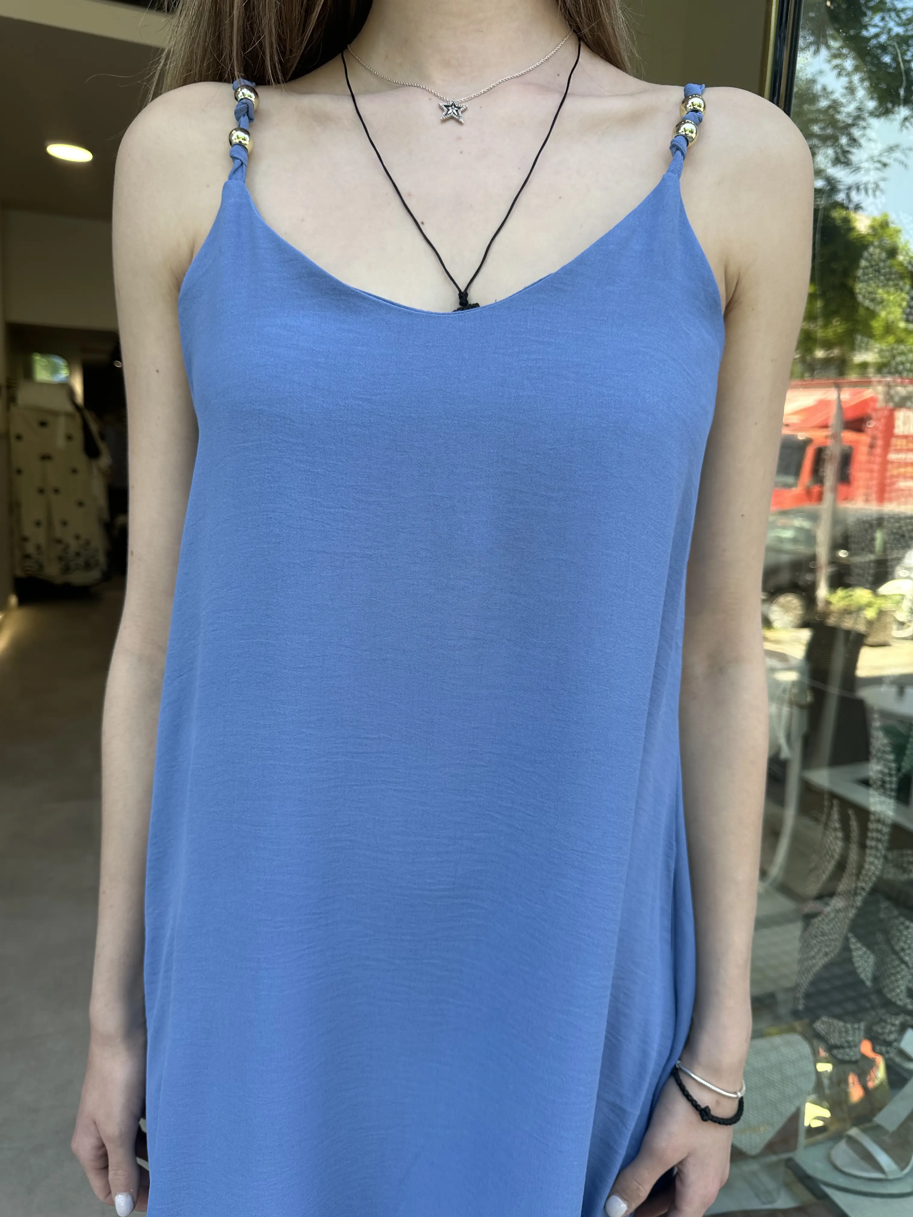 Μάξι γαλάζιο φόρεμα τιράντες με αξεσουάρ