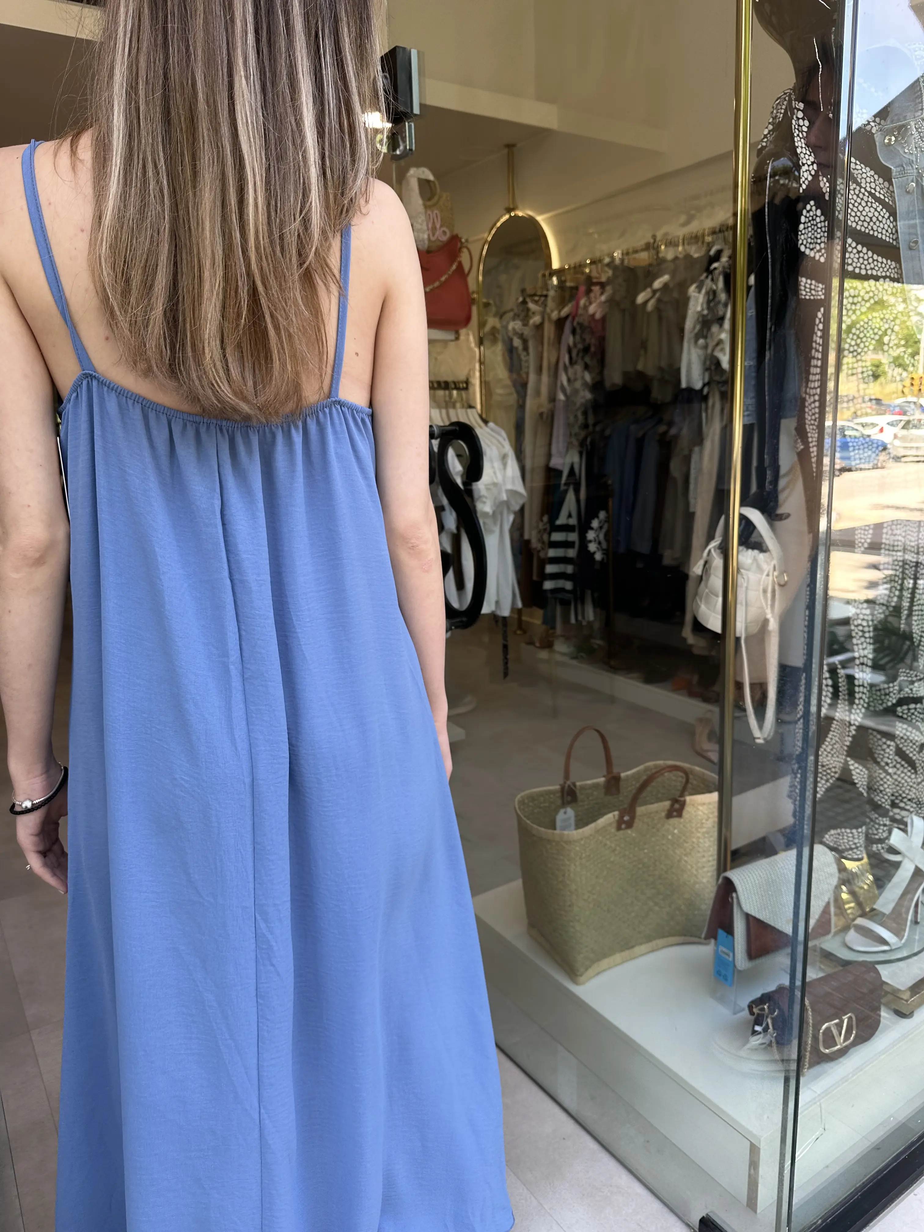 Μάξι γαλάζιο φόρεμα τιράντες με αξεσουάρ