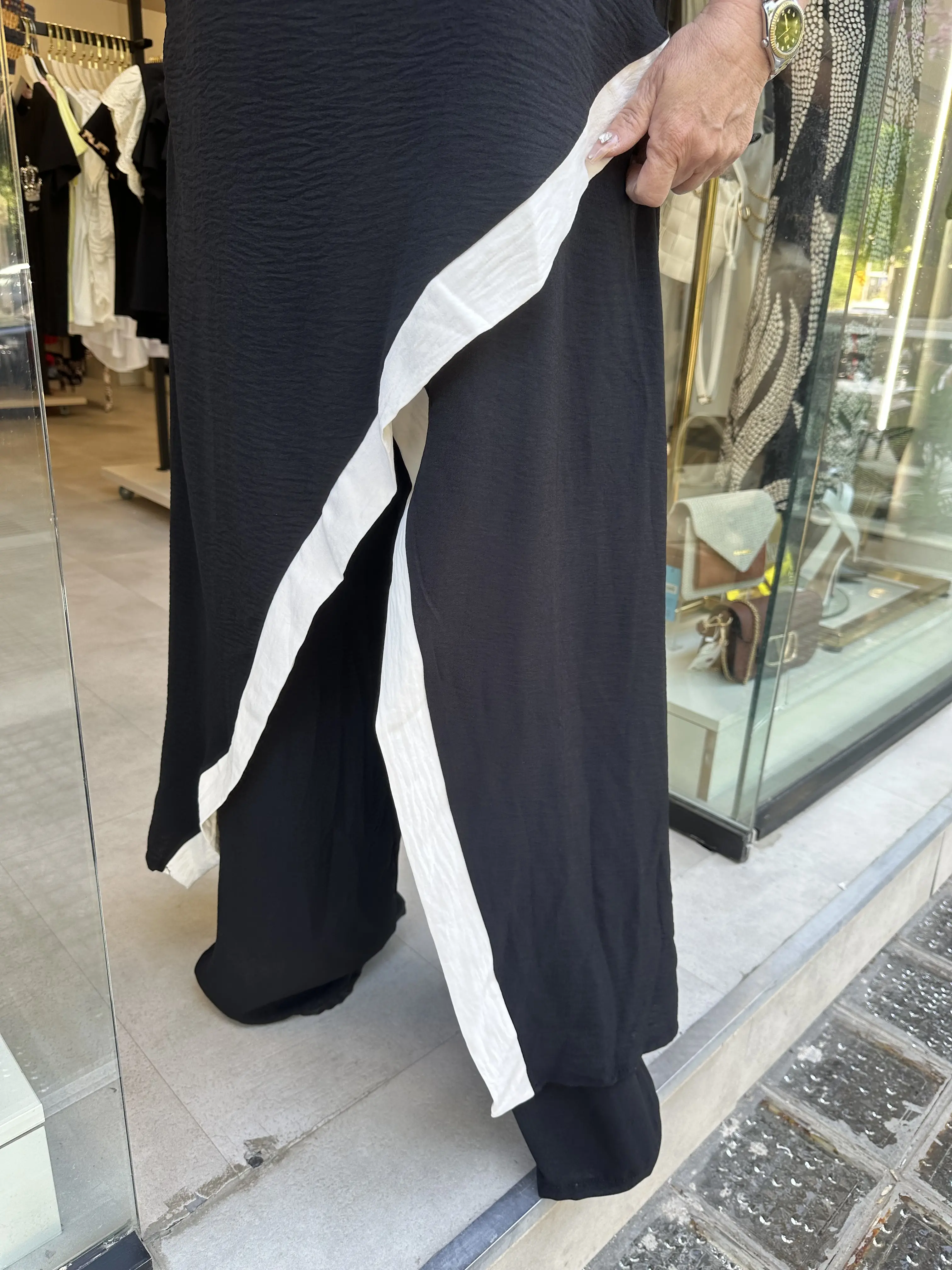 Σέτ μαύρο με άσπρη λεπτομέρεια