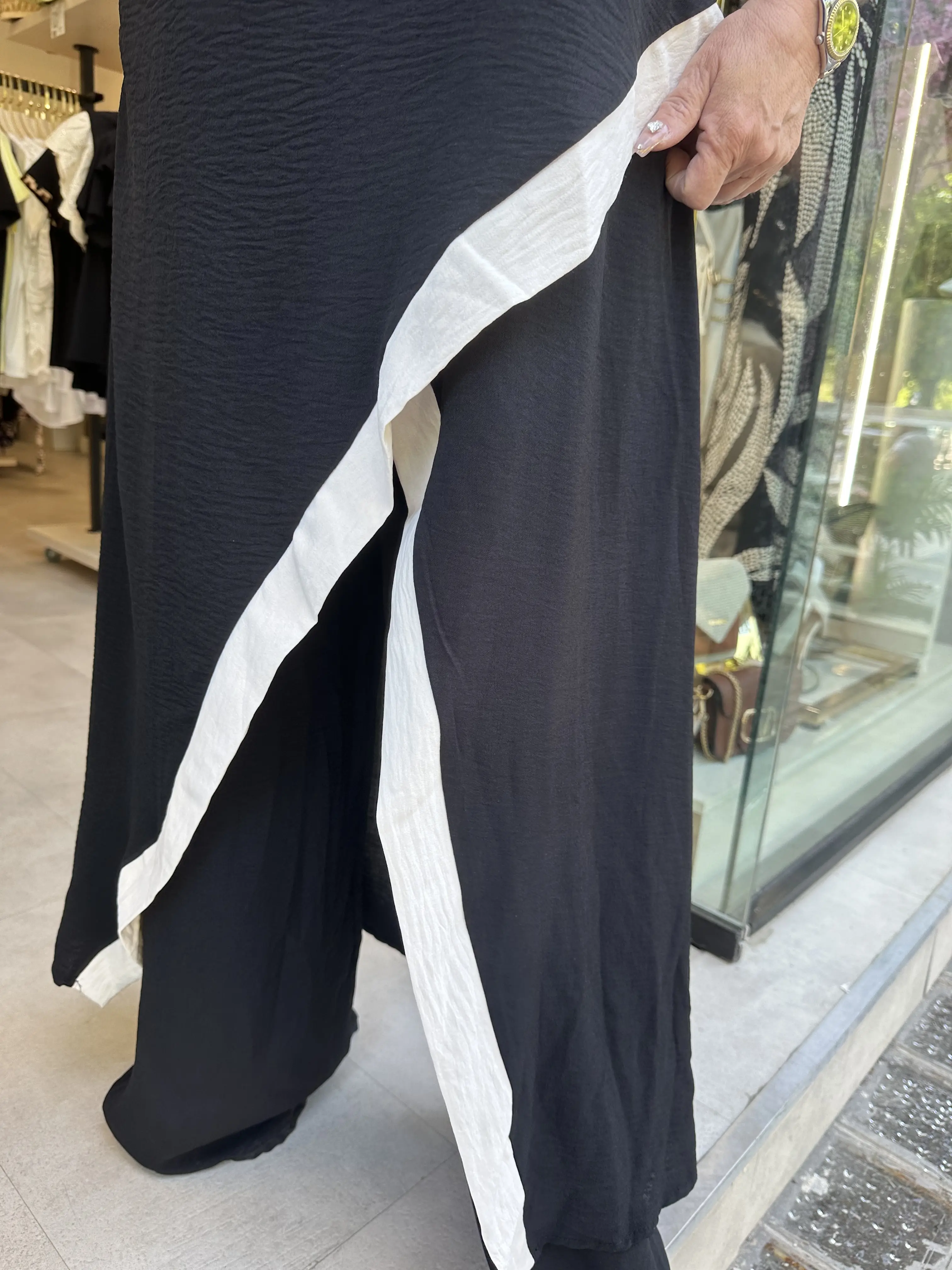 Σέτ μαύρο με άσπρη λεπτομέρεια