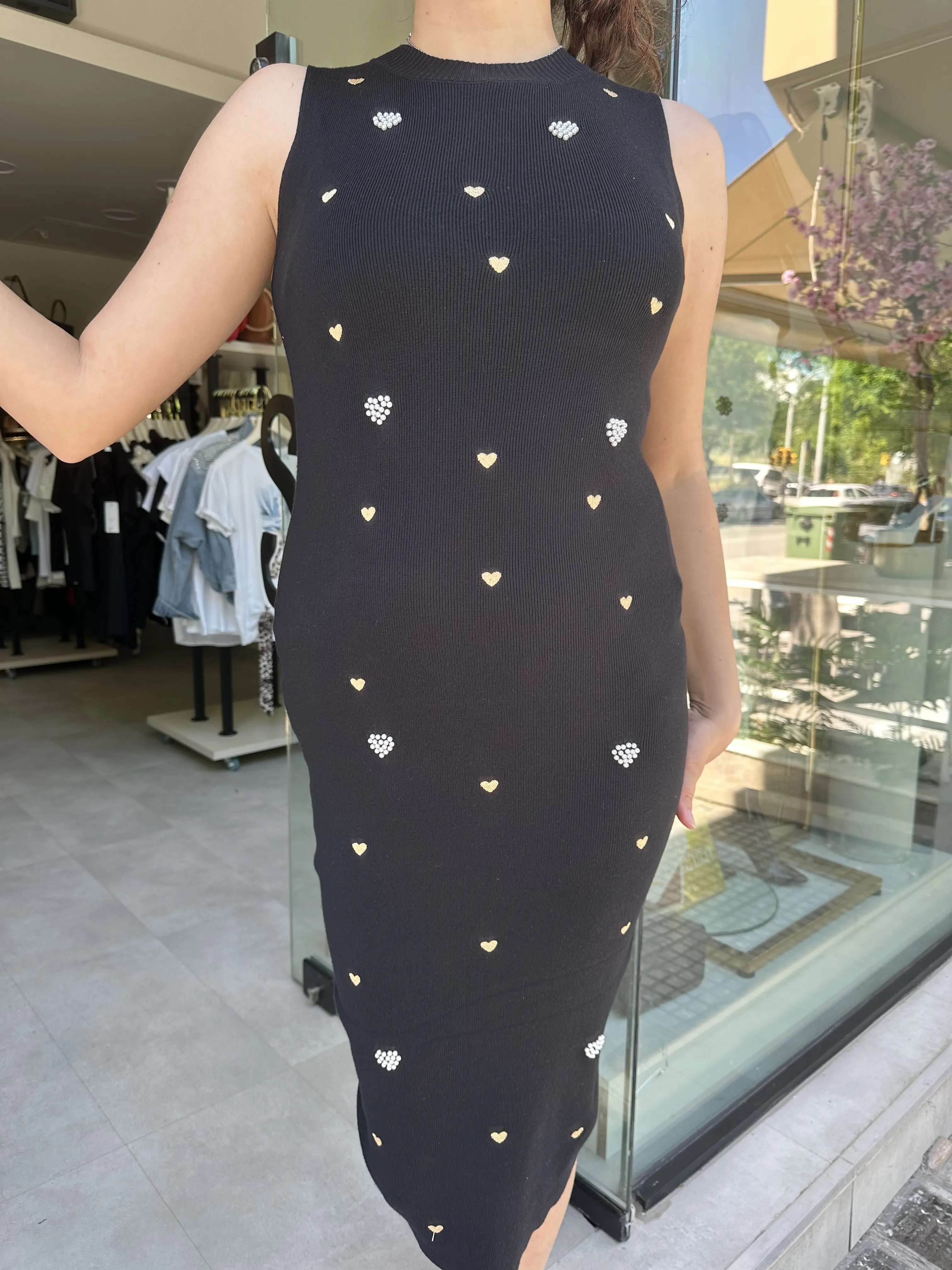 Φόρεμα μαύρο με πέρλες και καρδούλες