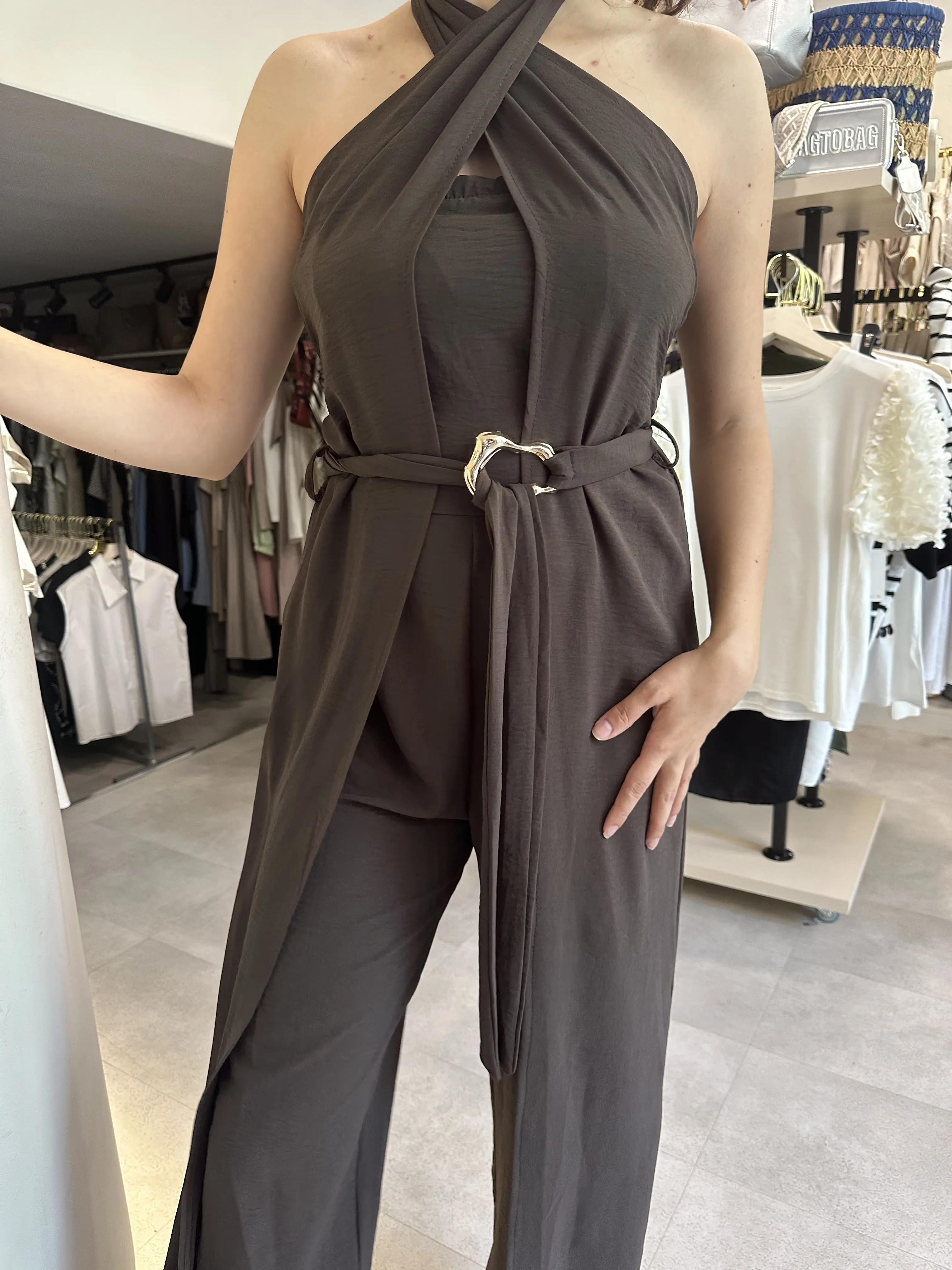 Φόρμα ολόσωμη καφέ σκούρο με χρυσή λεπτομέρεια