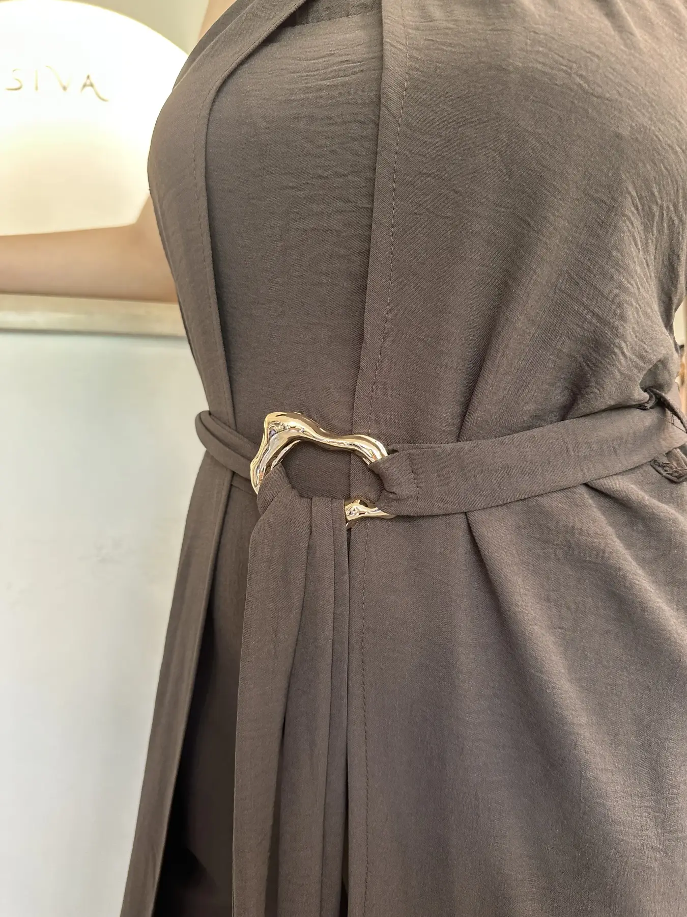 Φόρμα ολόσωμη καφέ σκούρο με χρυσή λεπτομέρεια