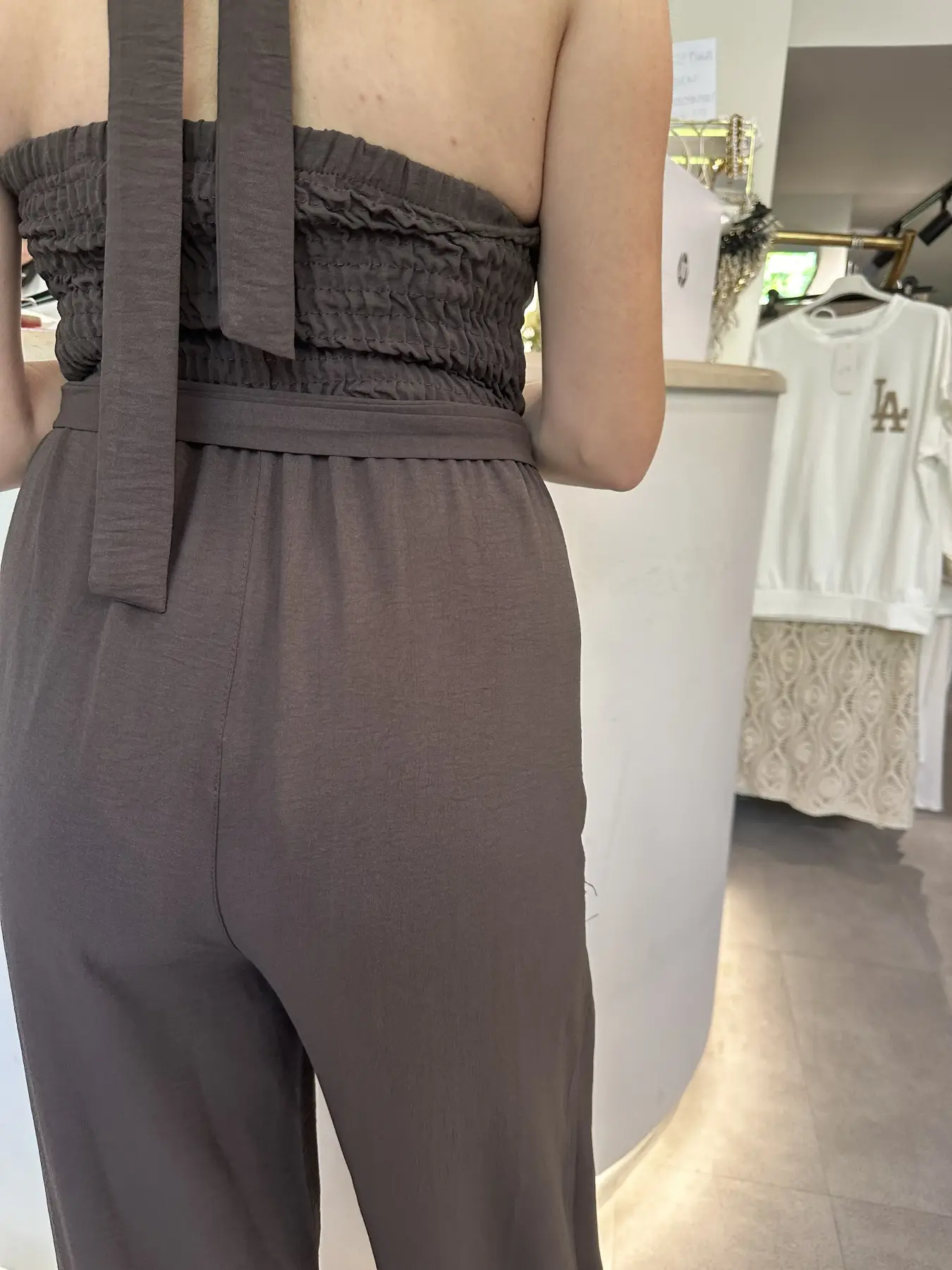 Φόρμα ολόσωμη καφέ σκούρο με χρυσή λεπτομέρεια