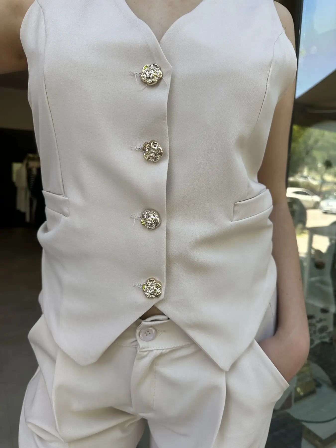 Σετ Γιλέκο Μπεζ με Χρυσά Κουμπιά Λουλουδάκια