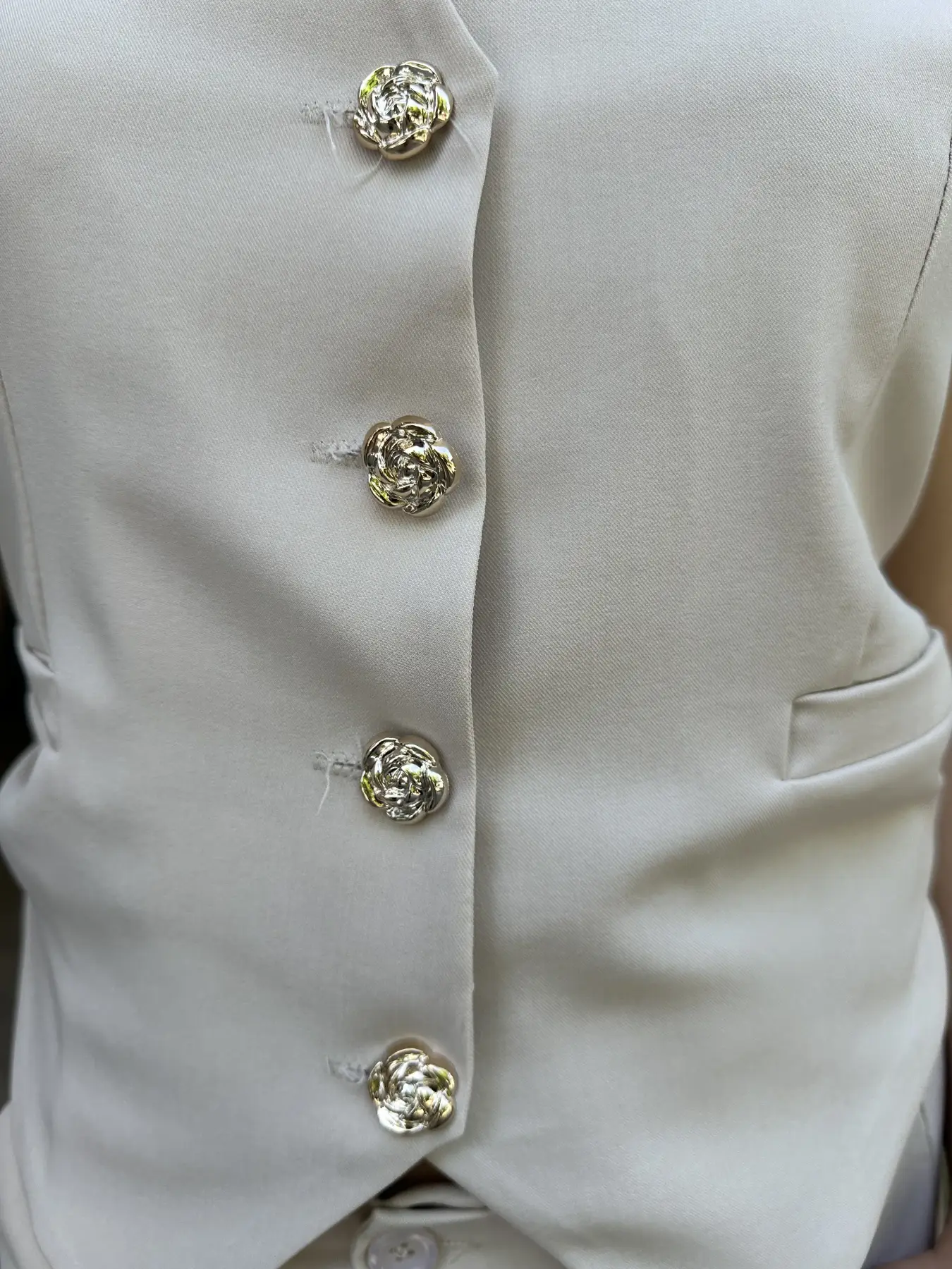 Σετ Γιλέκο Μπεζ με Χρυσά Κουμπιά Λουλουδάκια