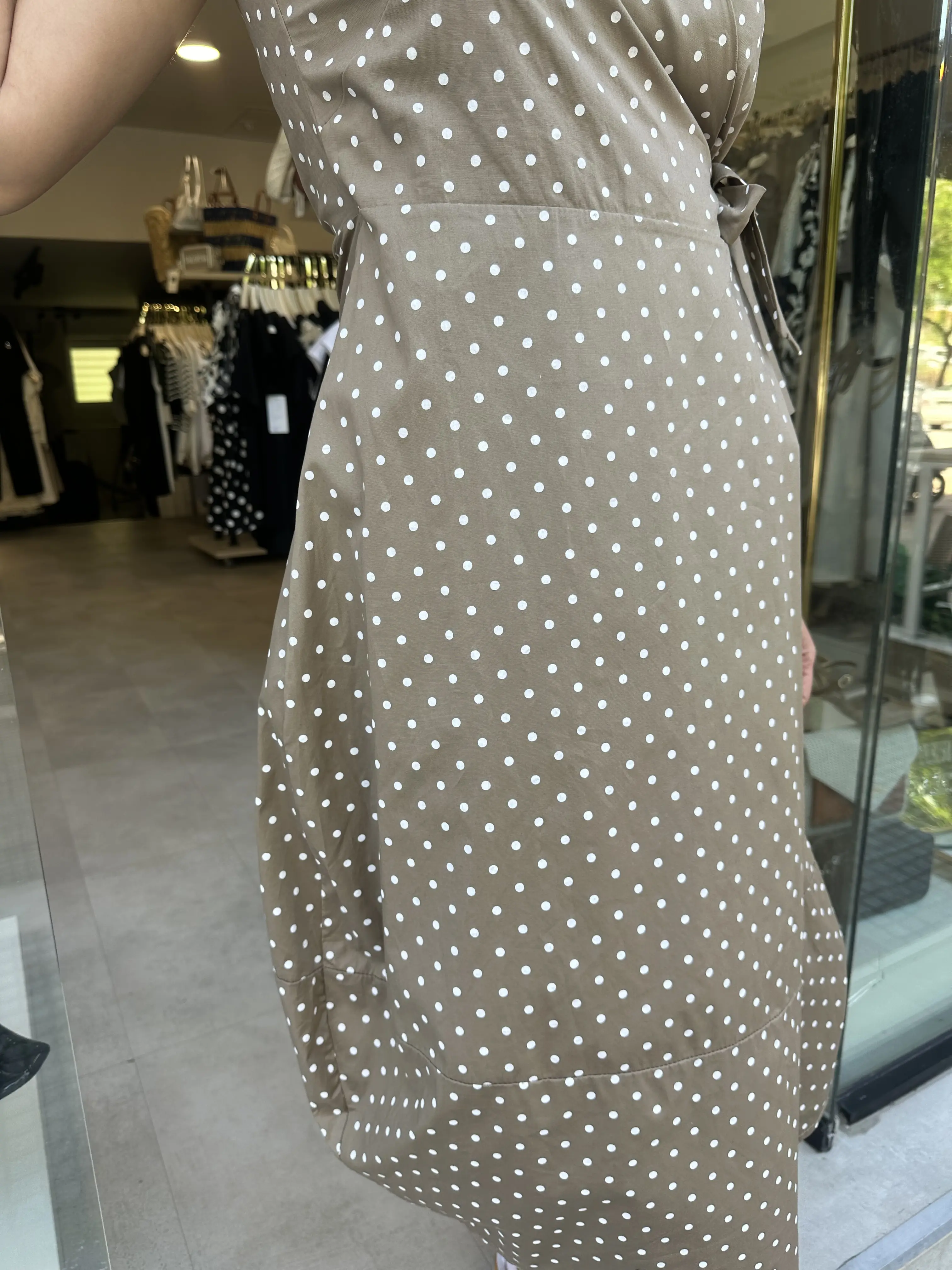 Μπεζ Πουά Φόρεμα