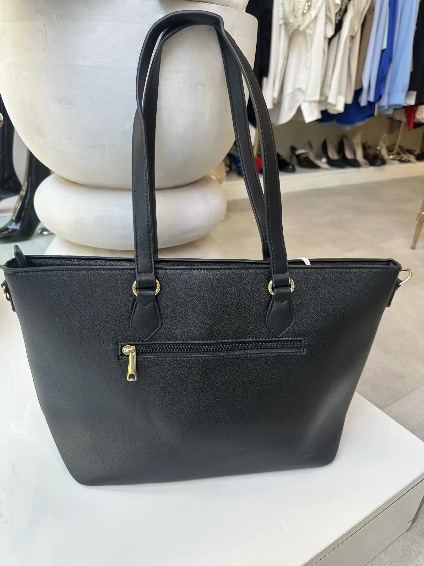 Μαύρη Καθημερινή Τσάντα με λεπτομέρεια Χρυσή Μέλισσα