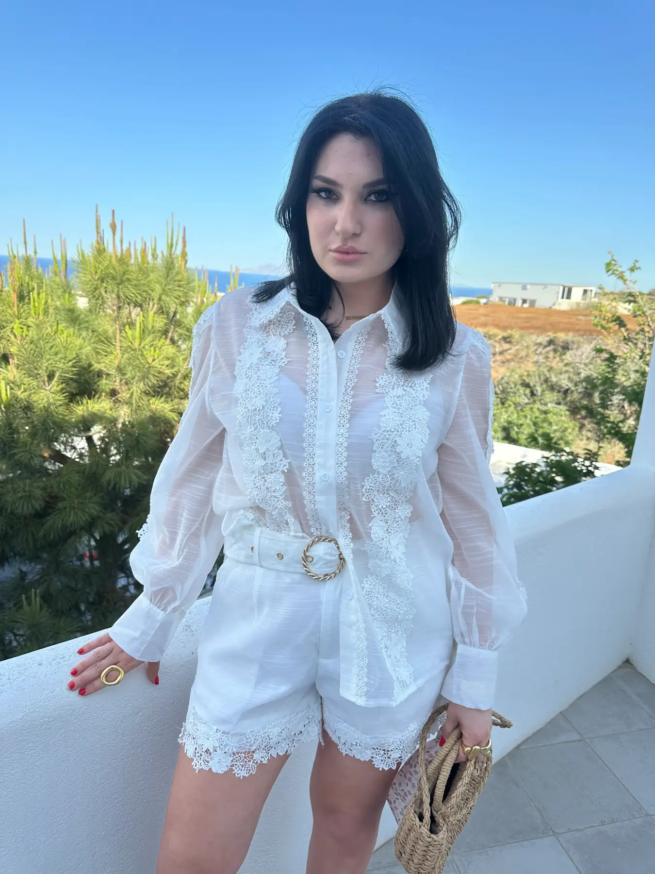 Λευκό σέτ σόρτς με λεπτομέρεια κέντημα