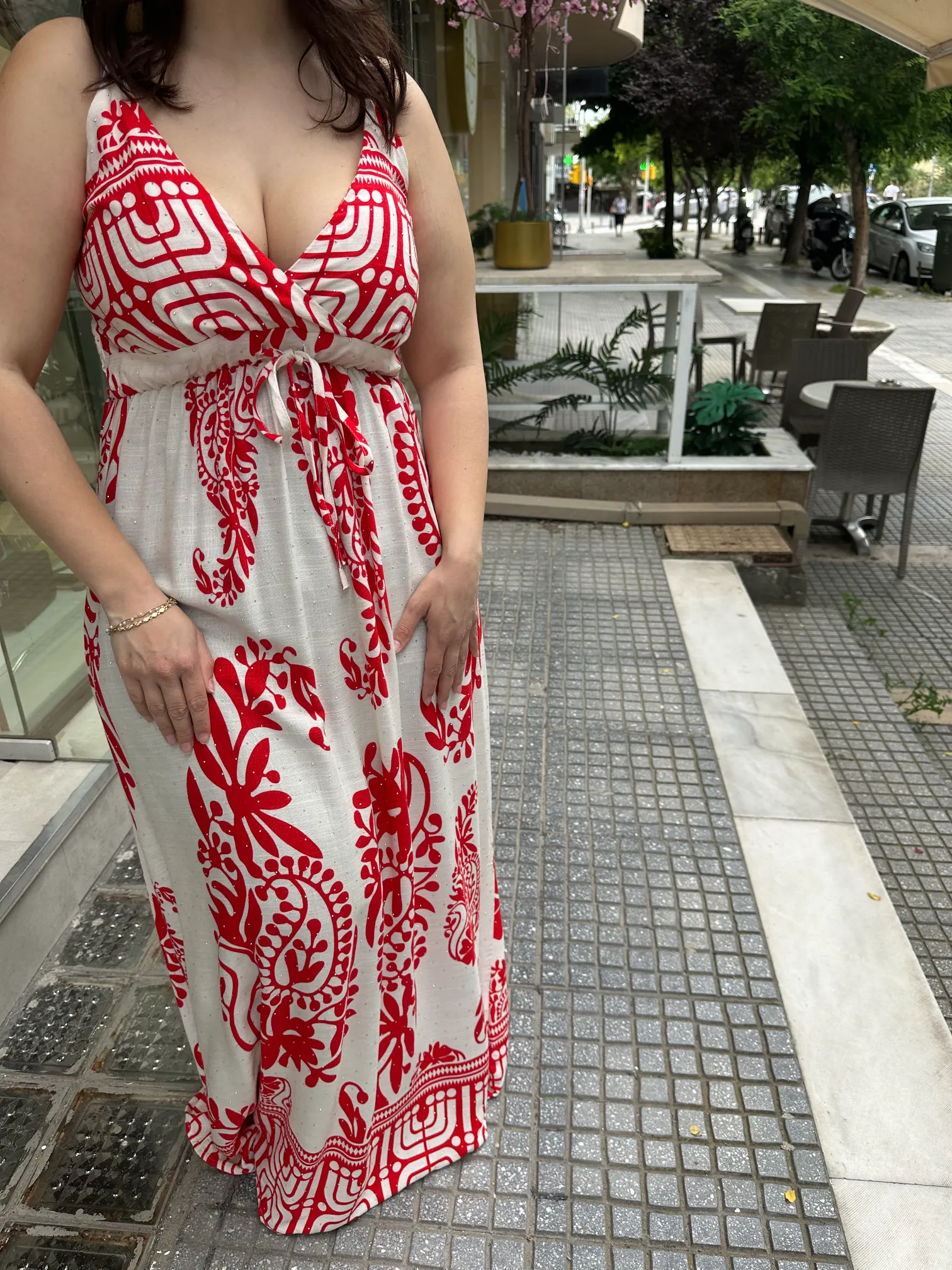 Μάξι Φόρεμα με Κόκκινα Σχέδια και Στρας