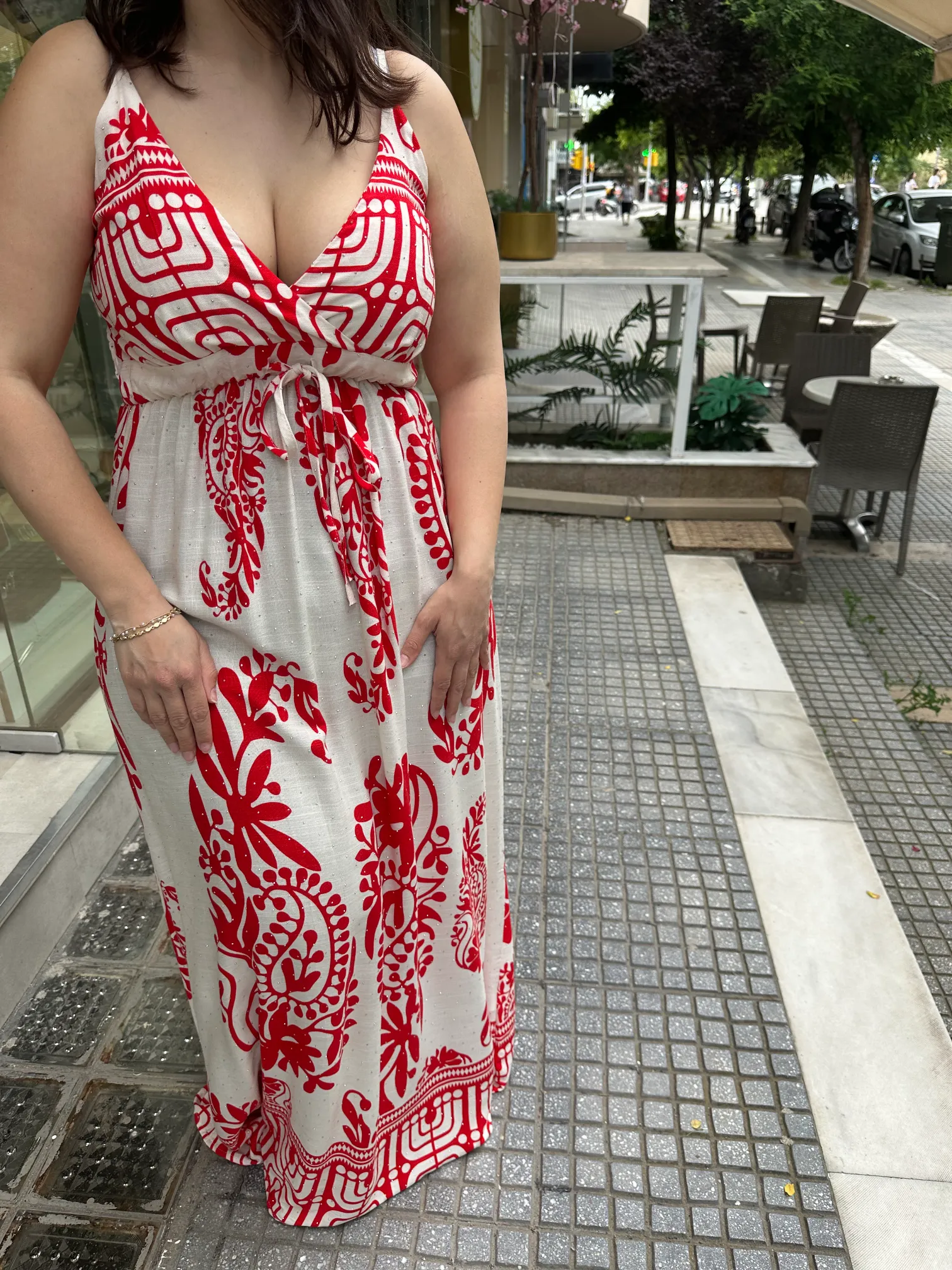 Μάξι Φόρεμα με Κόκκινα Σχέδια και Στρας