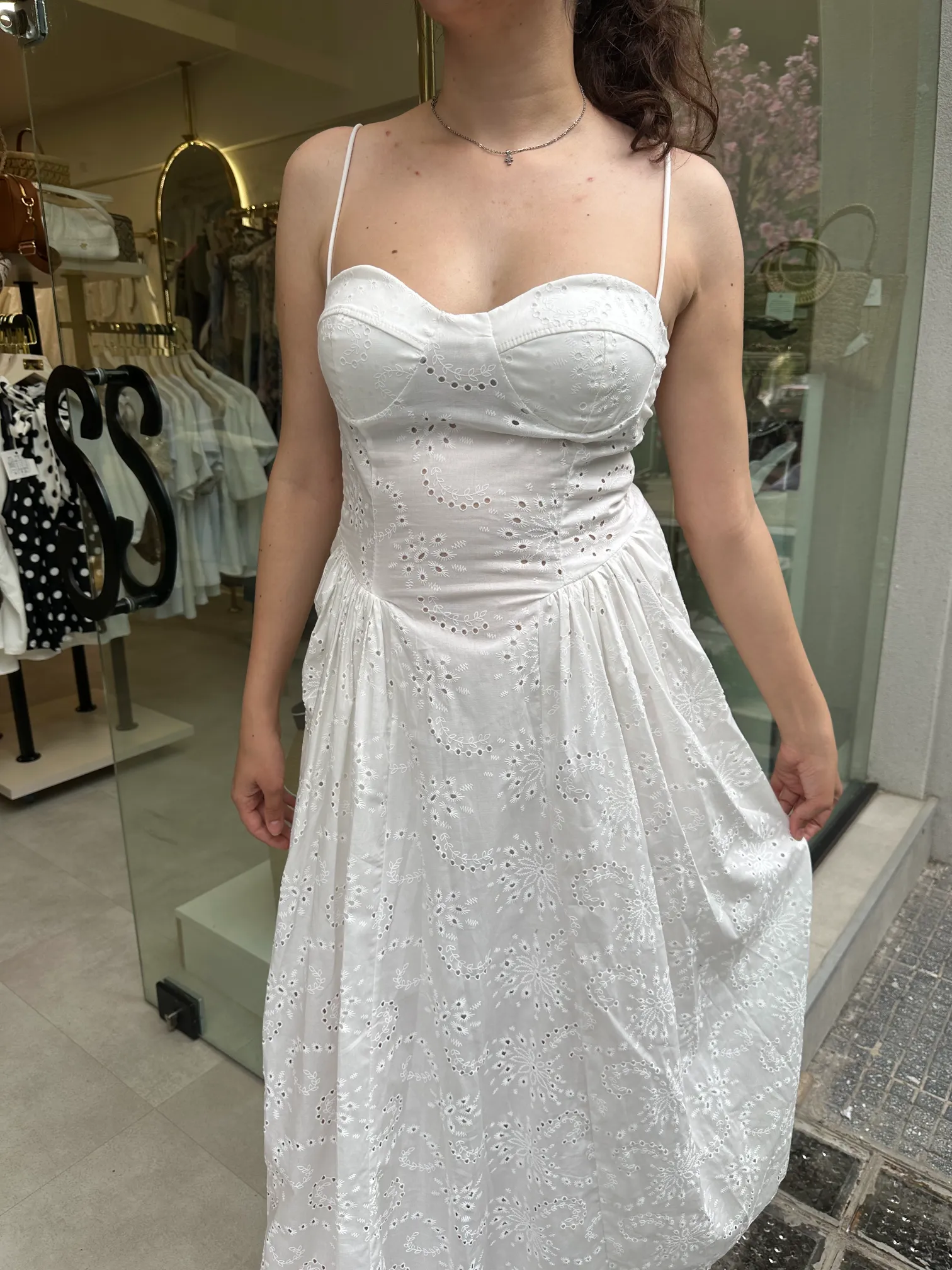 Λευκό Αέρινο Φόρεμα