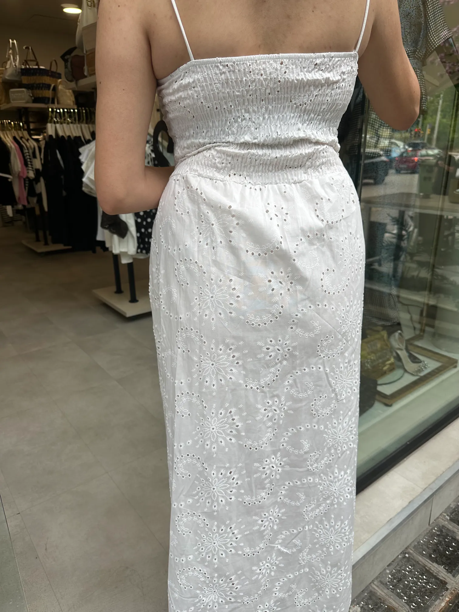 Λευκό Αέρινο Φόρεμα