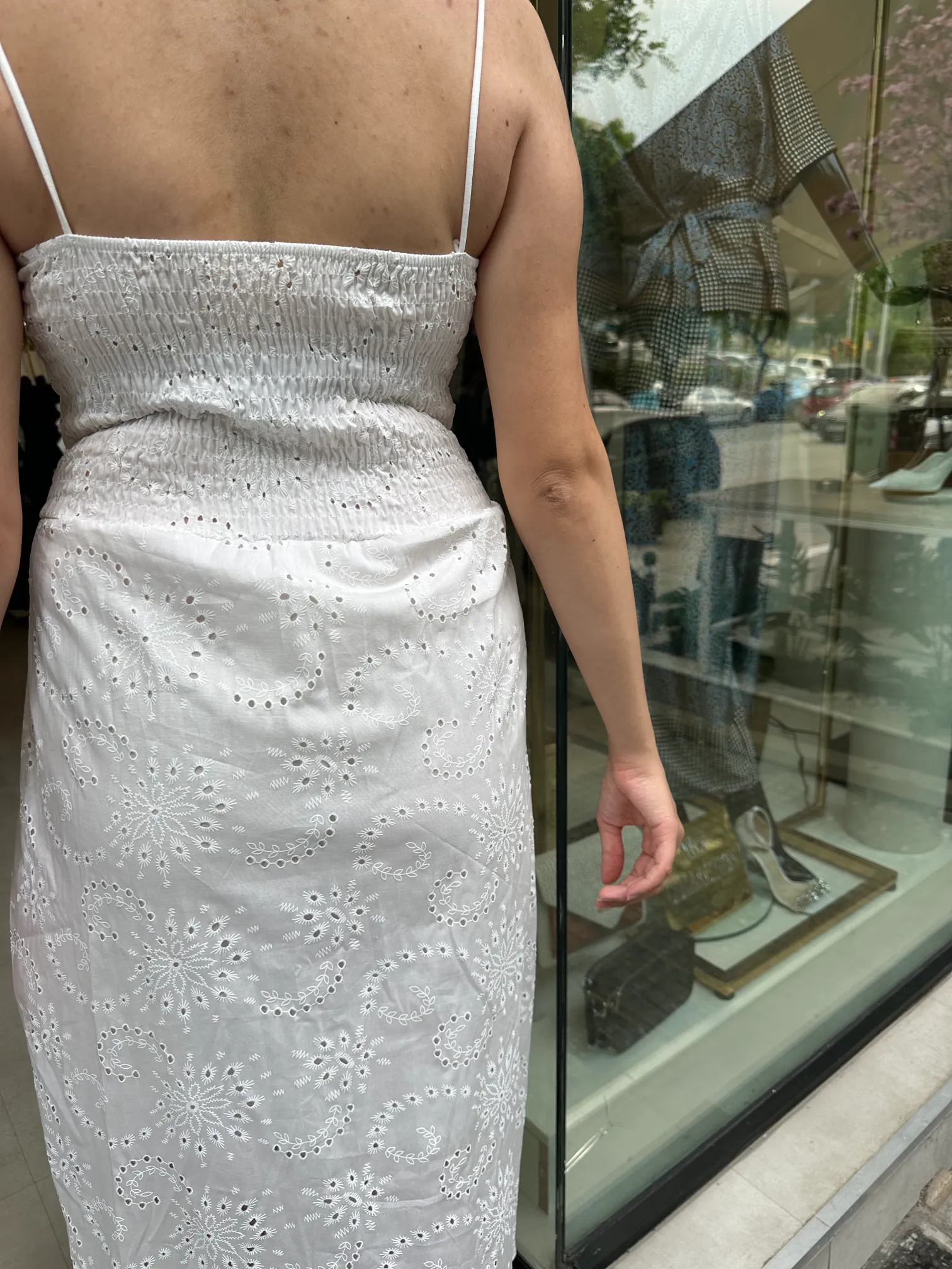 Λευκό Αέρινο Φόρεμα