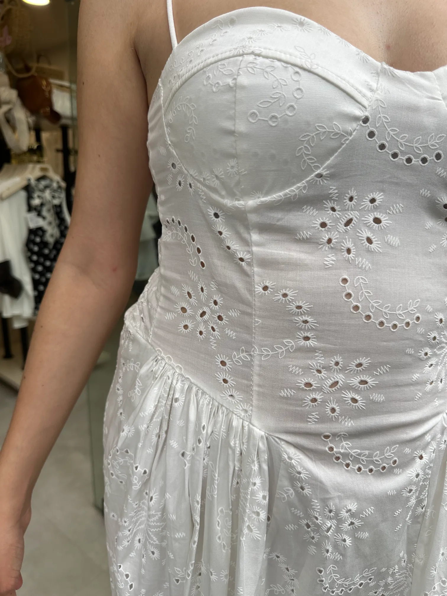 Λευκό Αέρινο Φόρεμα