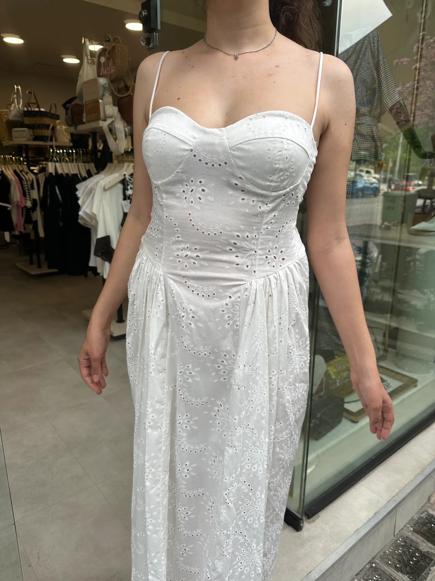 Λευκό Αέρινο Φόρεμα