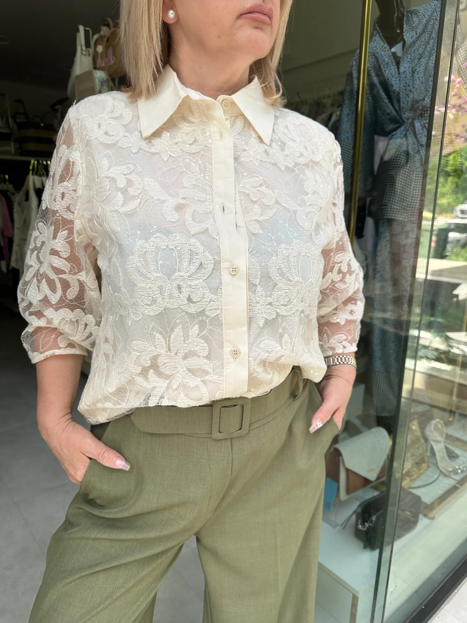 Μπεζ πουκάμισο με κεντητές λεπτομέρειες