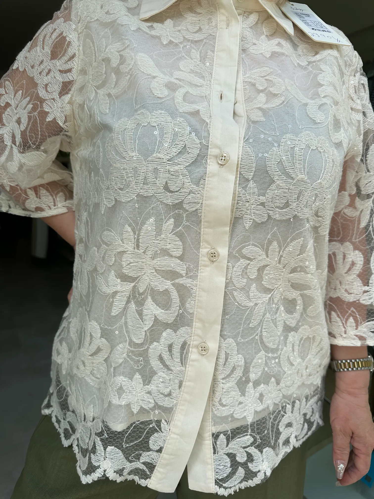 Μπεζ πουκάμισο με κεντητές λεπτομέρειες