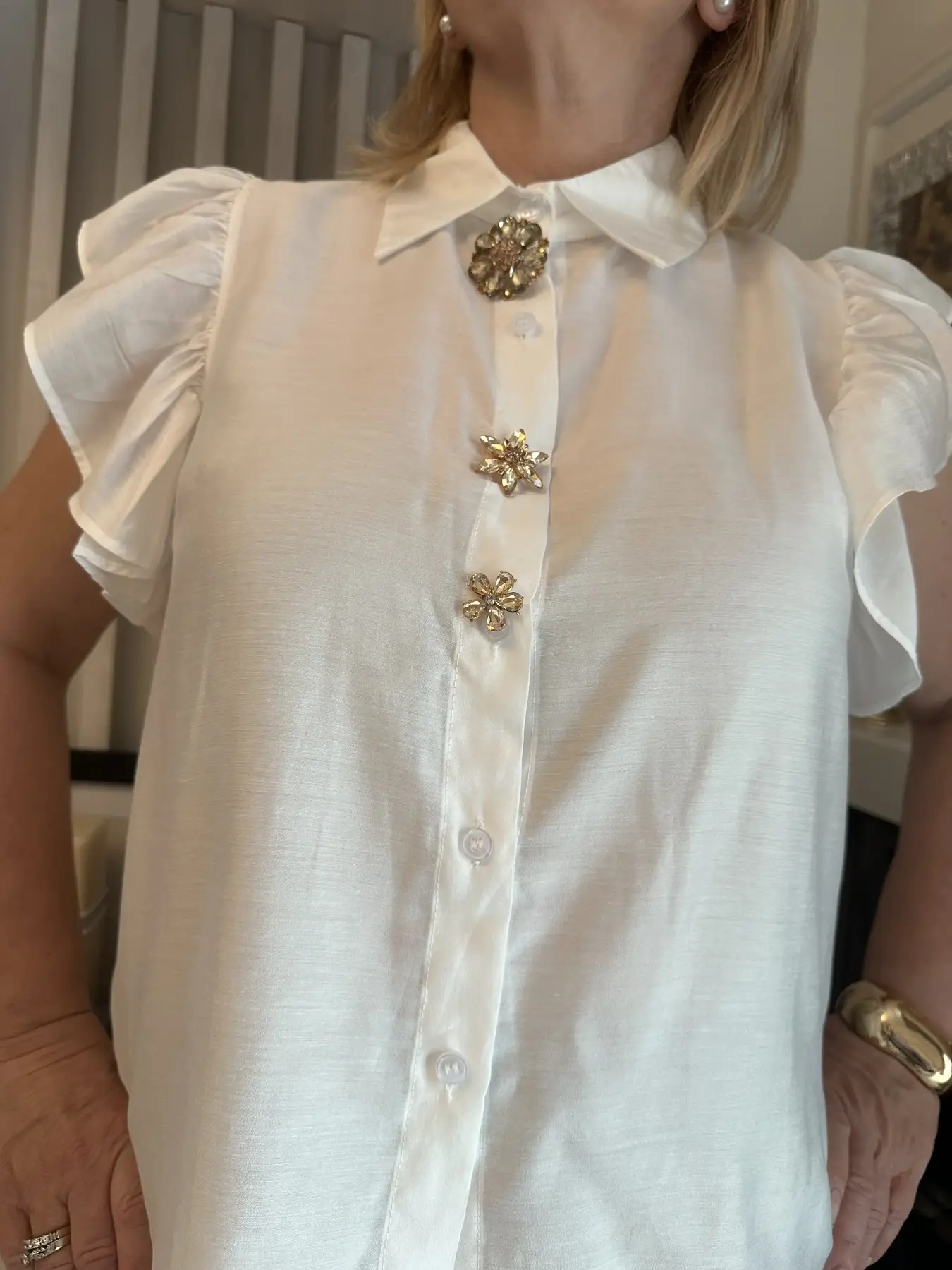 Πουκάμισο λευκό με στράς και φρού-φρού μανίκι