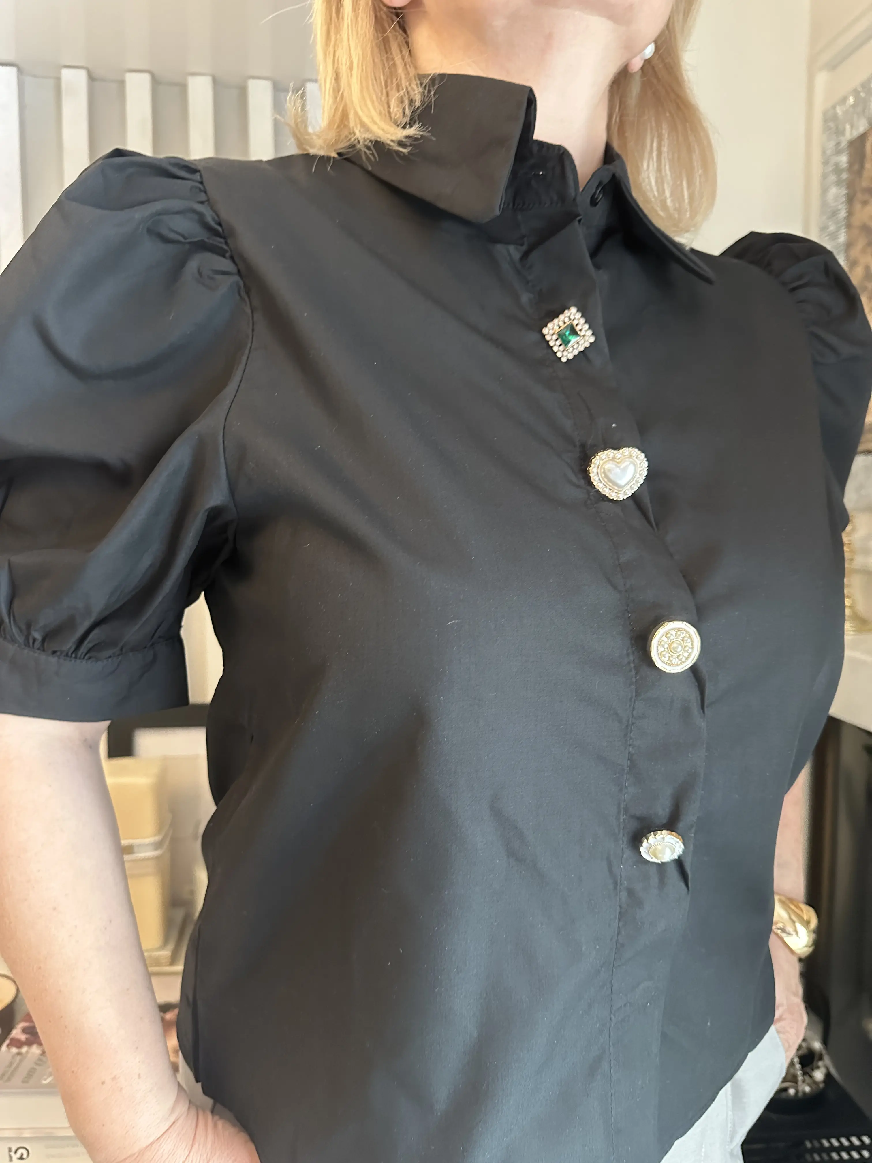 Πουκάμισο μαύρο με στρας φουσκωτό μανίκι