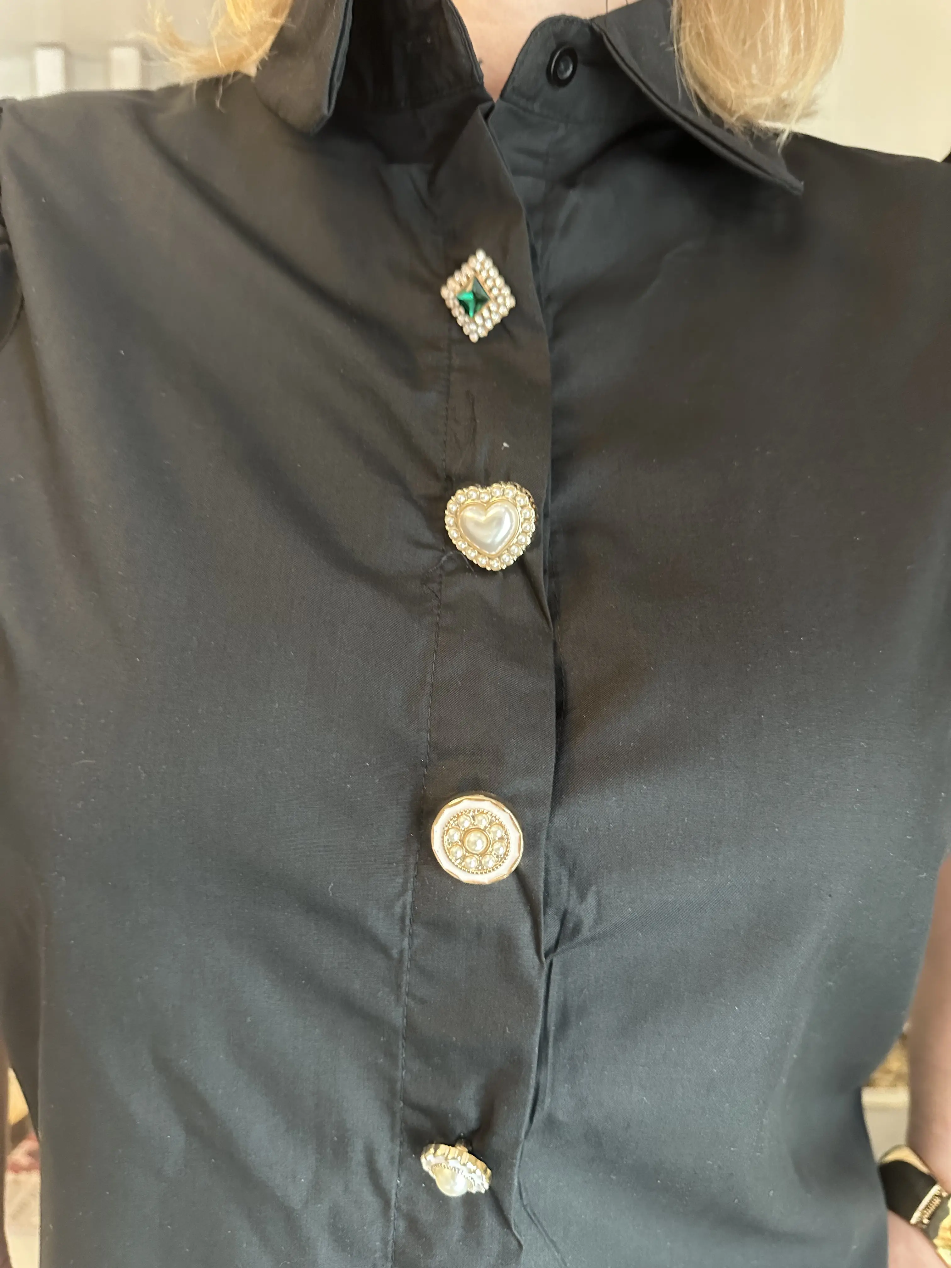 Πουκάμισο μαύρο με στρας φουσκωτό μανίκι