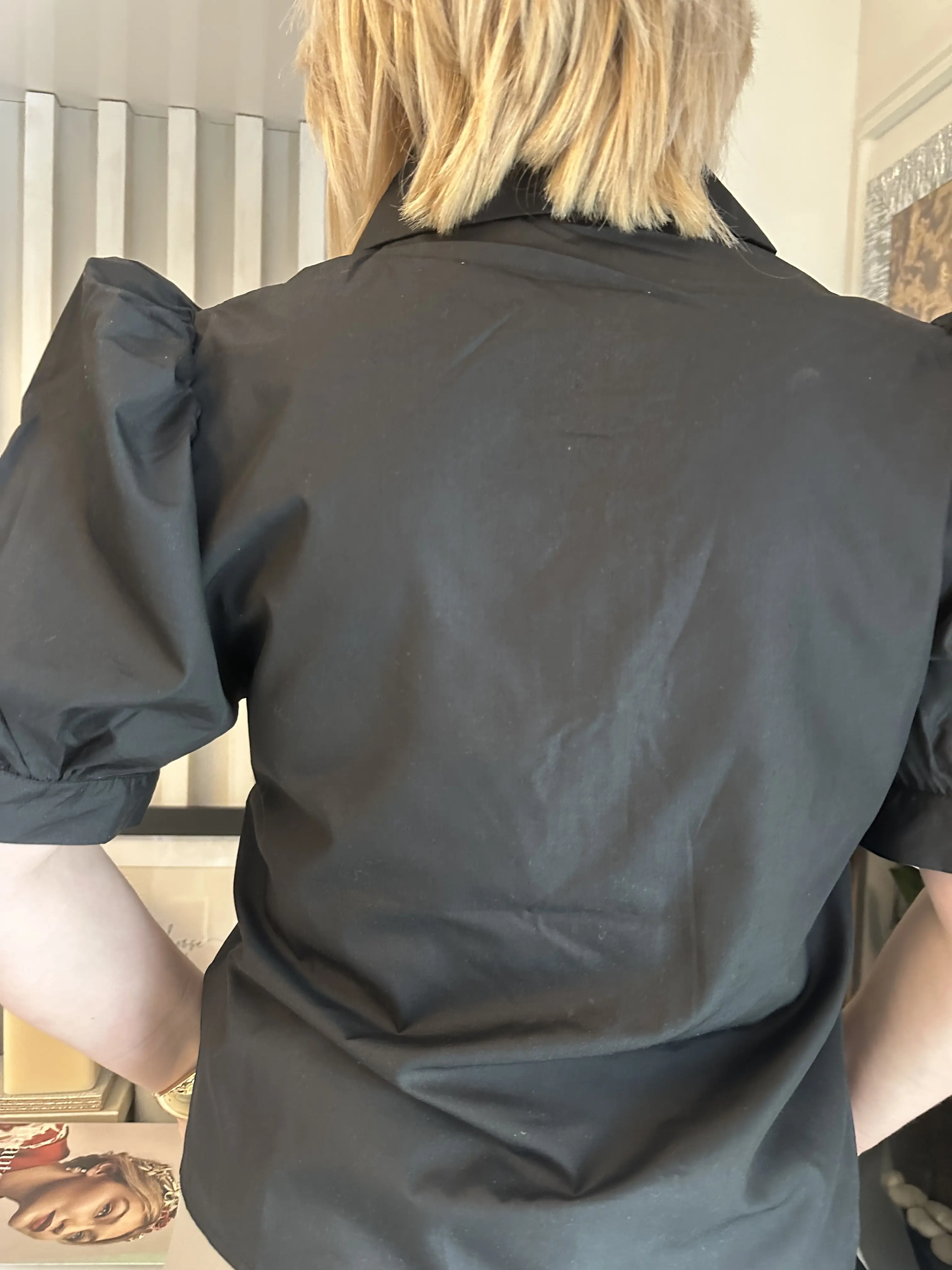 Πουκάμισο μαύρο με στρας φουσκωτό μανίκι