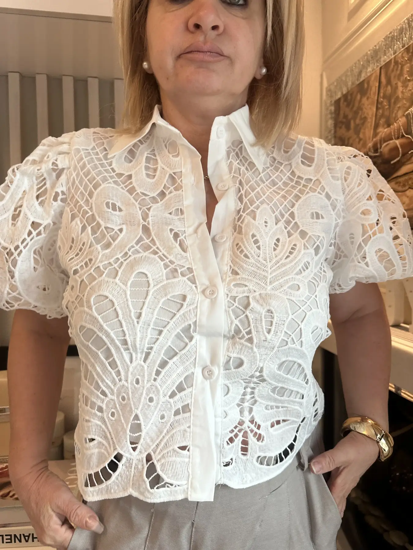 Πουκάμισο με δαντέλα και φουσκωτό μανίκι