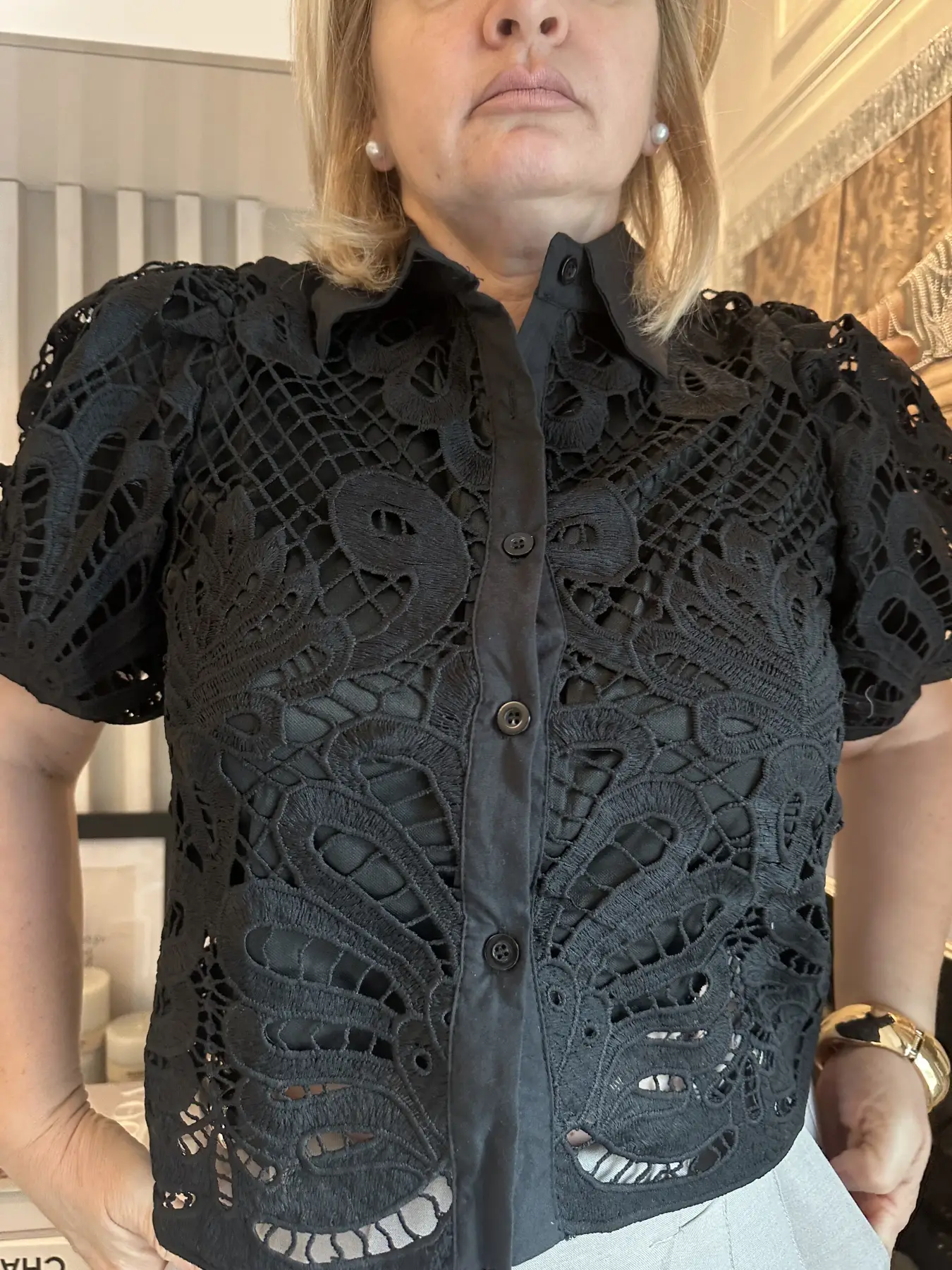 Πουκάμισο με δαντέλα και φουσκωτό μανίκι