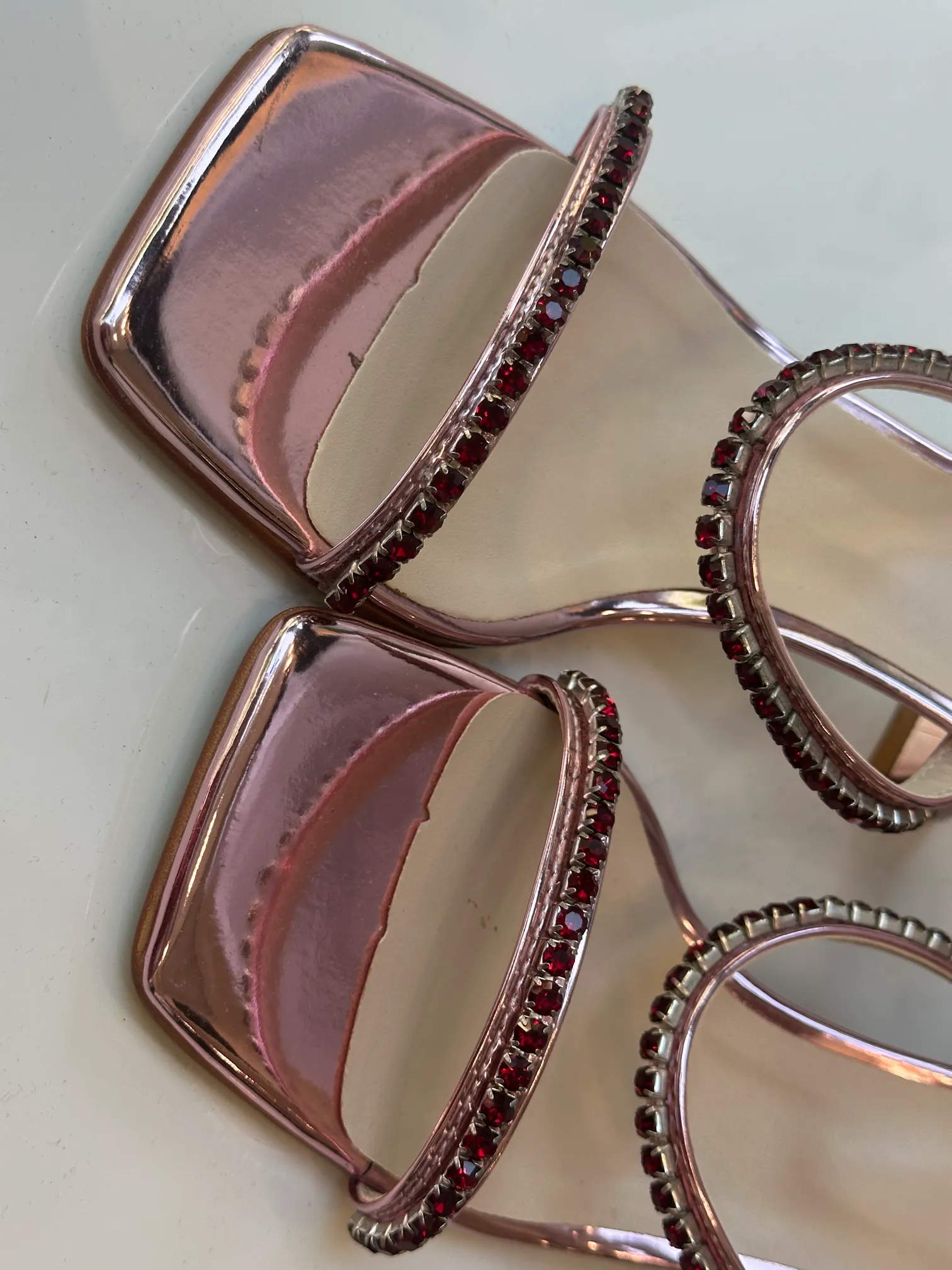 ρόζ μεταλλιζέ πέδιλα με στράς