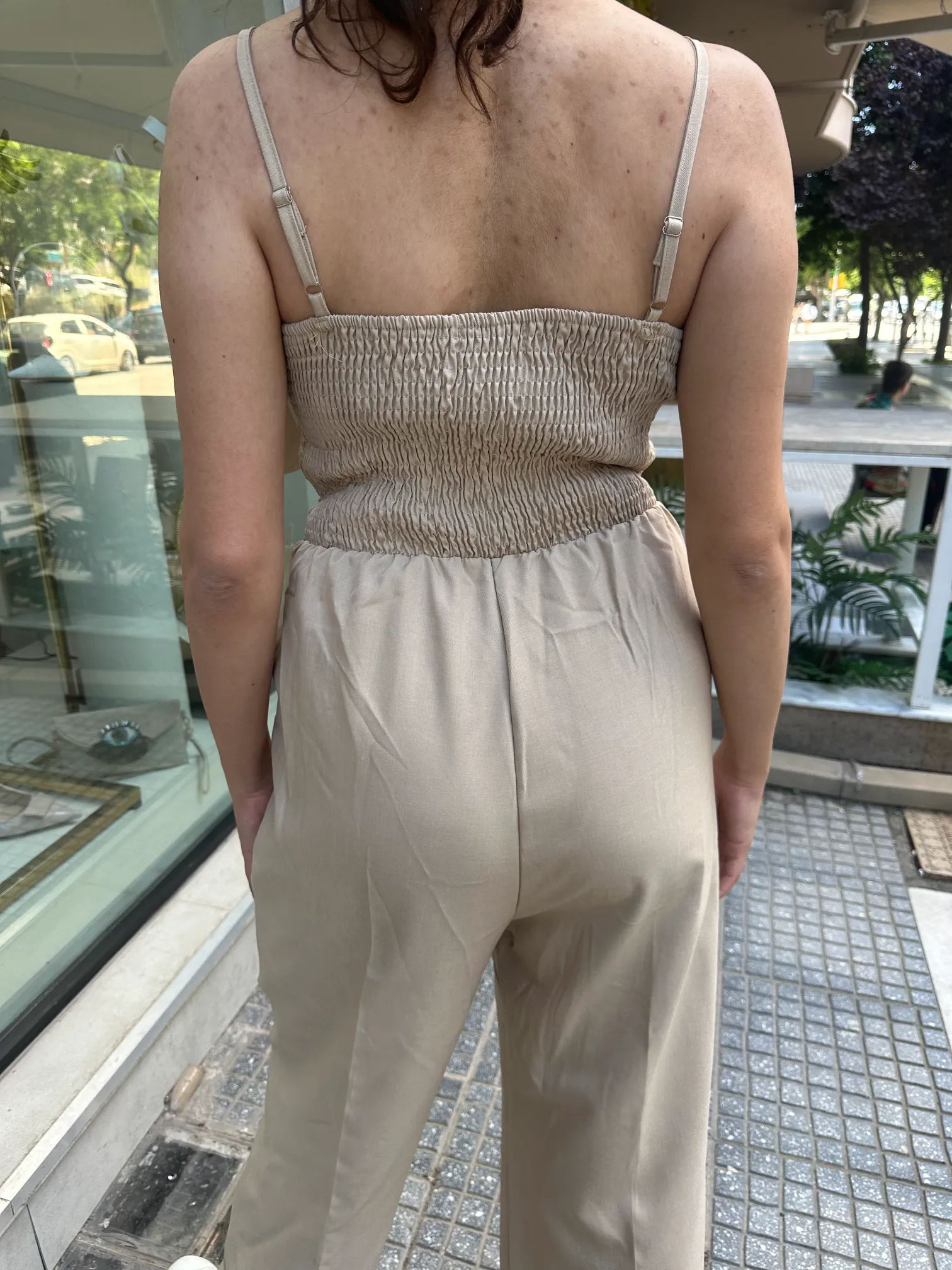 Ολόσωμη Μπεζ Φόρμα με Τριαντάφυλλο στον ώμο