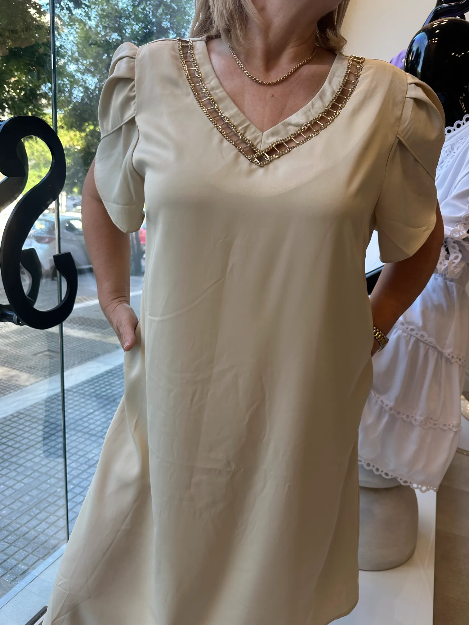 Midi Φόρεμα Μπεζ Με Χρυσά Διακοσμητικά