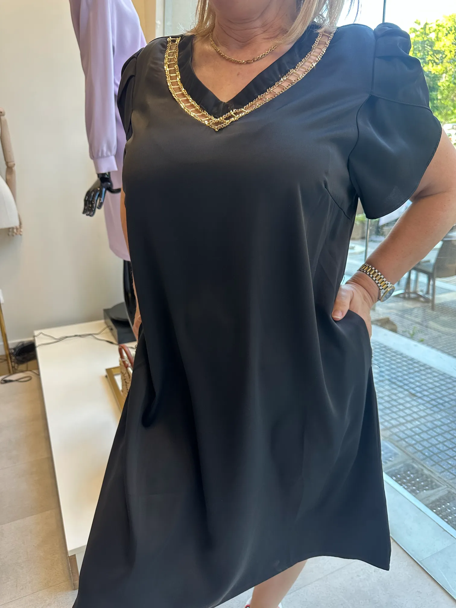 Midi Φόρεμα Μαύρο Με Χρυσά Διακοσμητικά