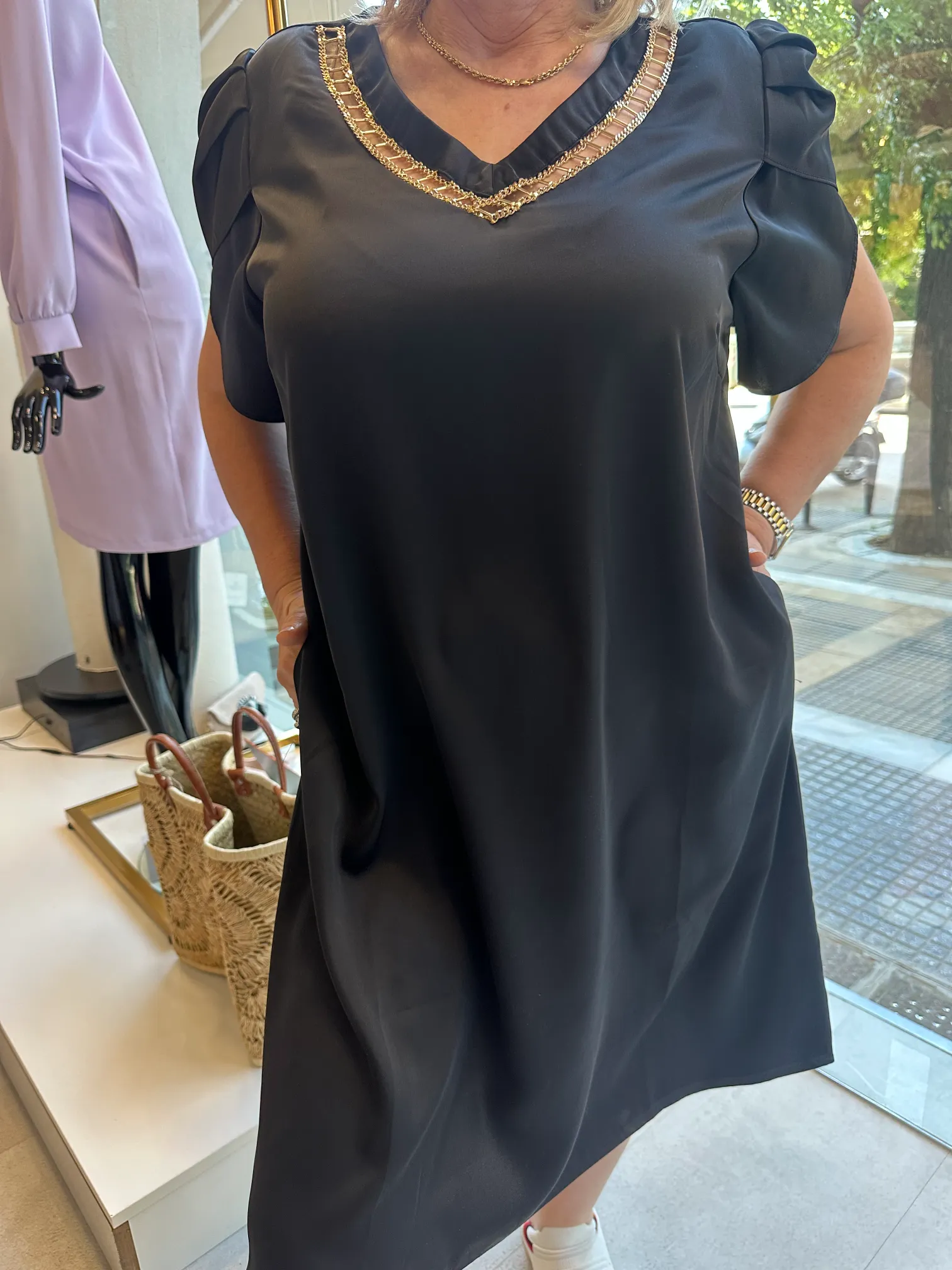 Midi Φόρεμα Μαύρο Με Χρυσά Διακοσμητικά