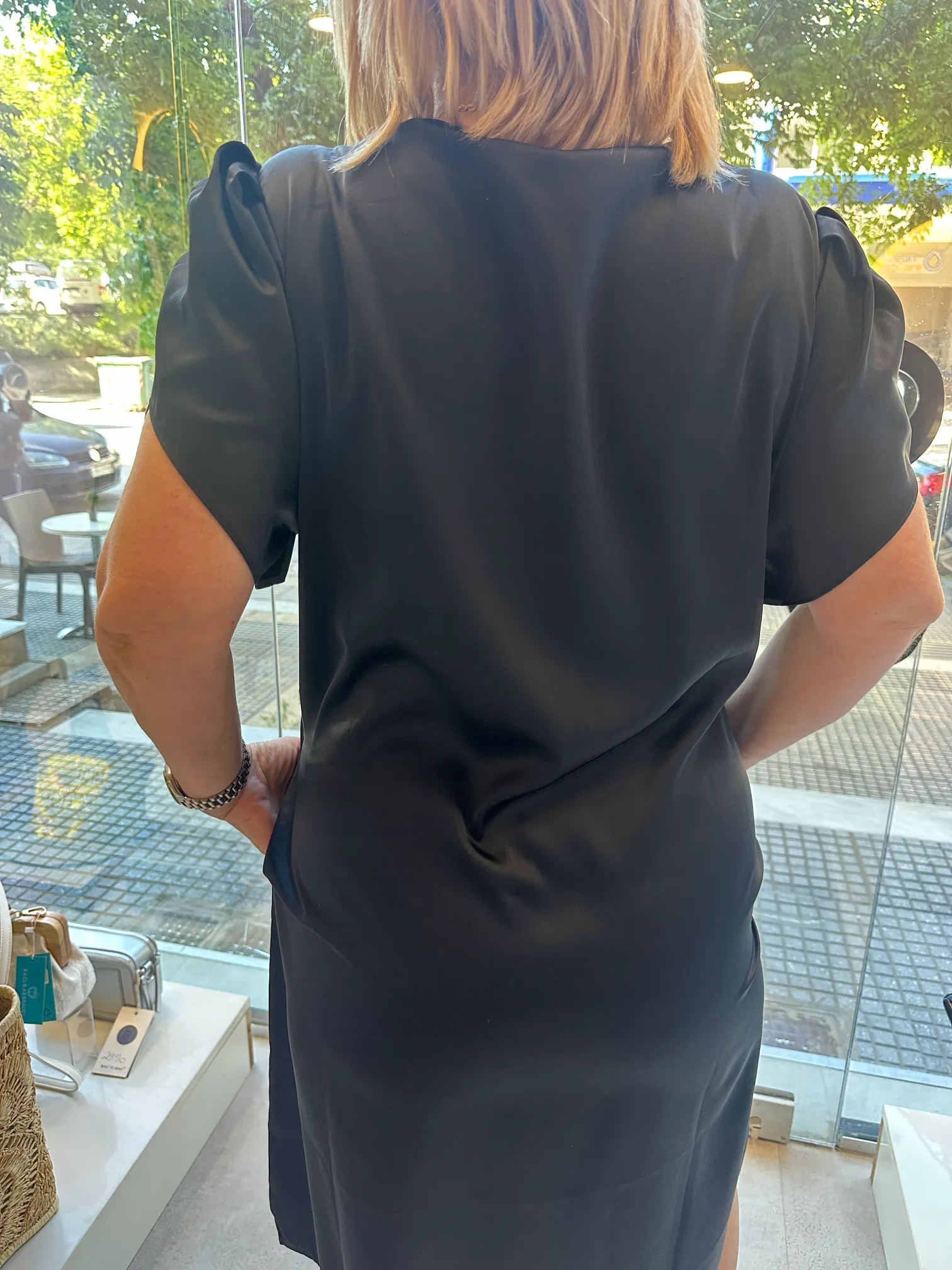 Midi Φόρεμα Μαύρο Με Χρυσά Διακοσμητικά